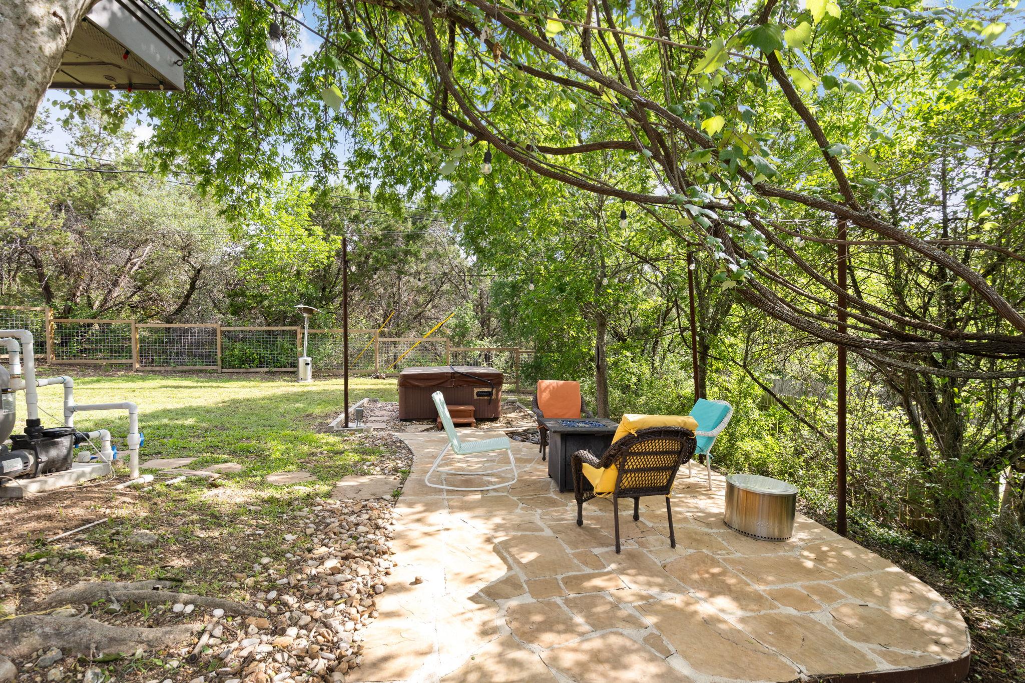 6806 Silvermine Dr, Austin, TX 78736