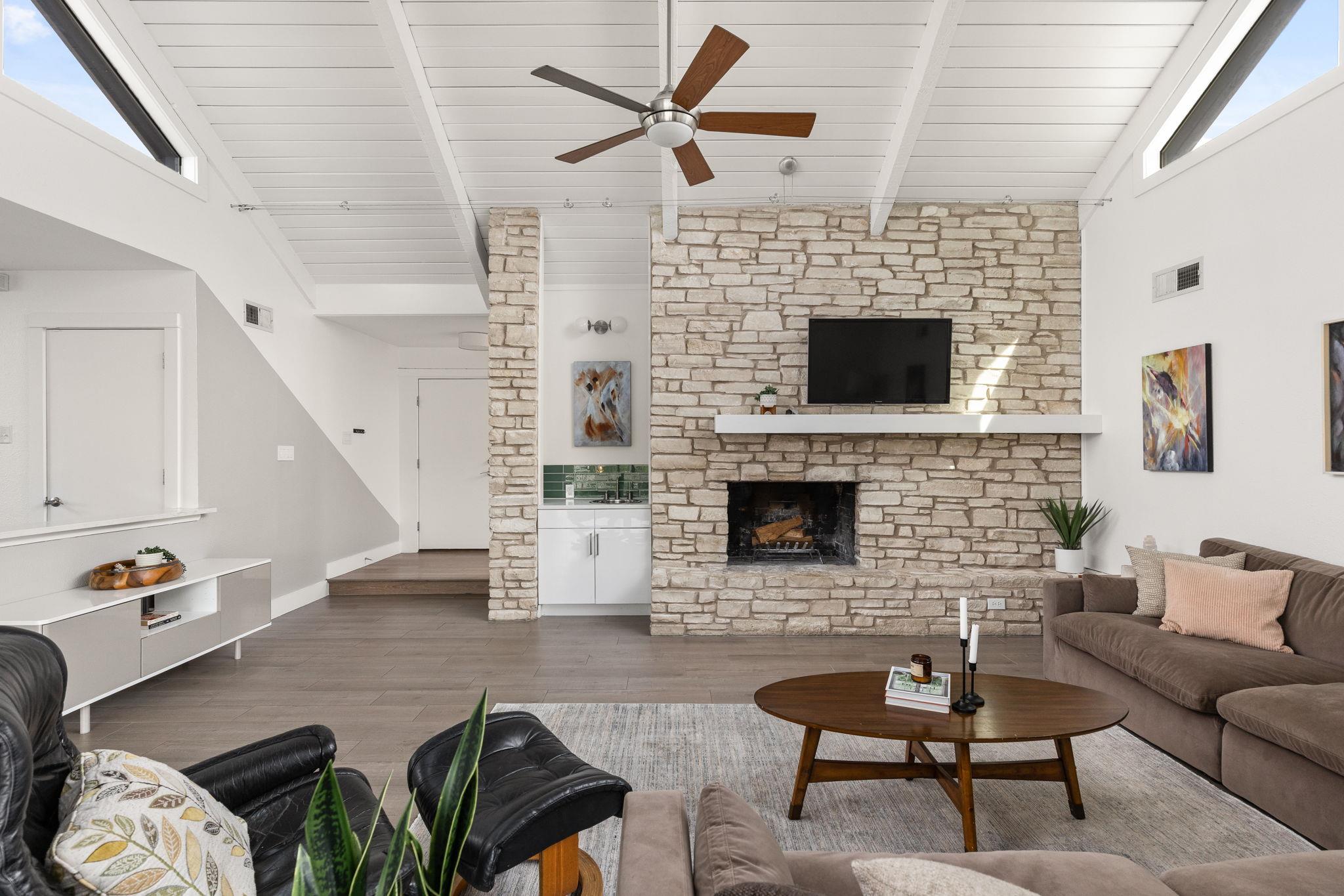 6806 Silvermine Dr, Austin, TX 78736
