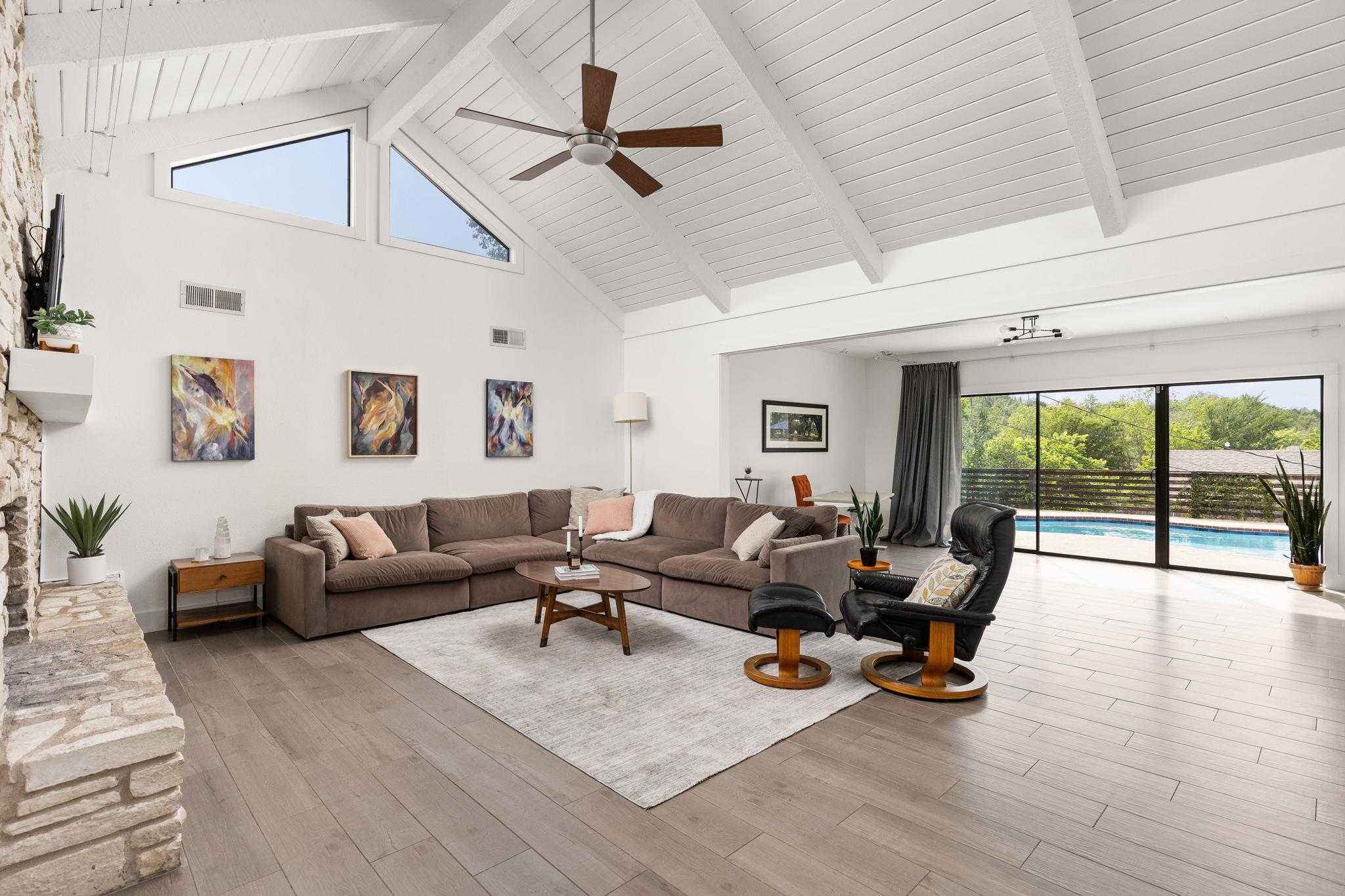 6806 Silvermine Dr, Austin, TX 78736