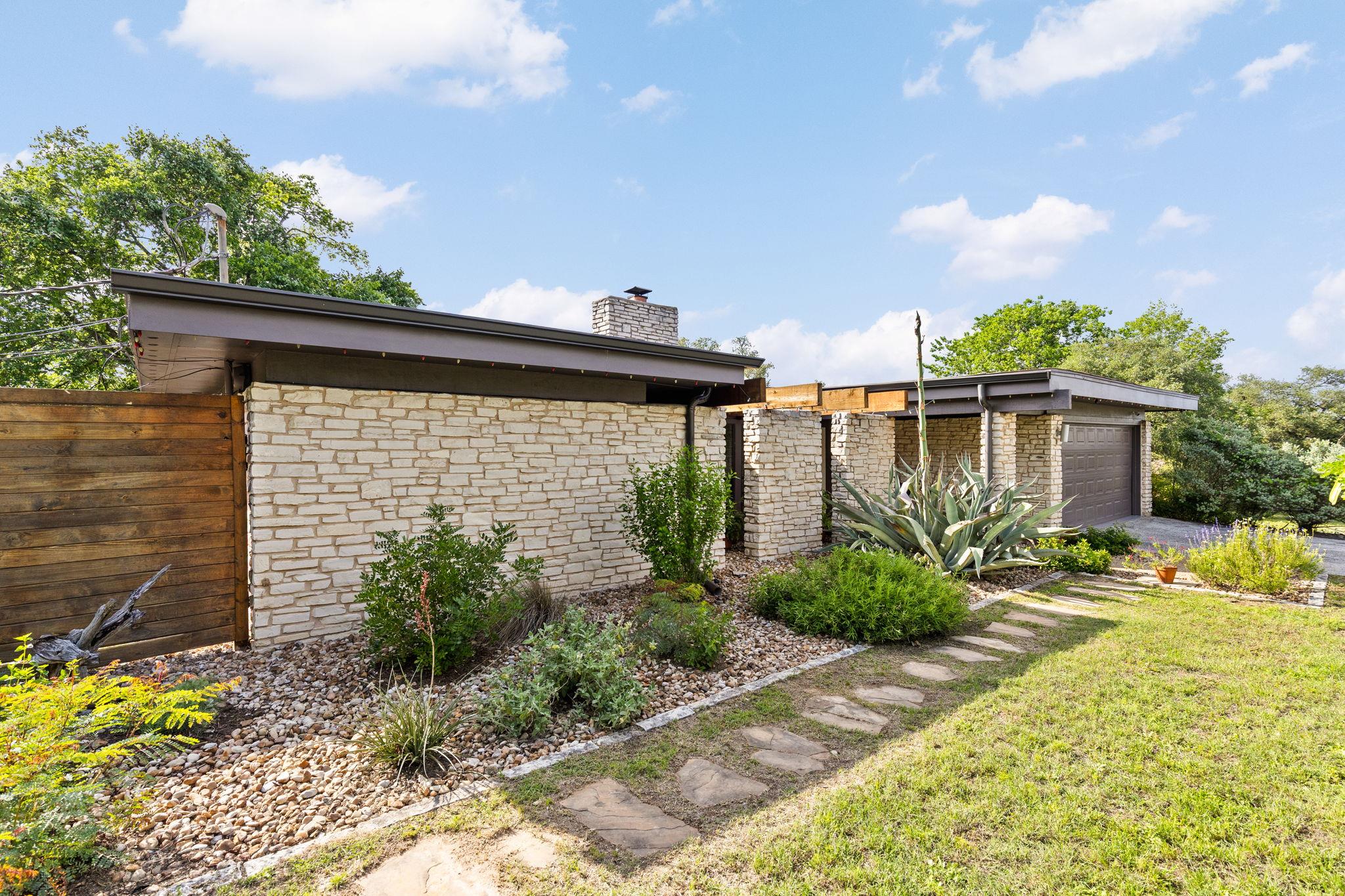 6806 Silvermine Dr, Austin, TX 78736