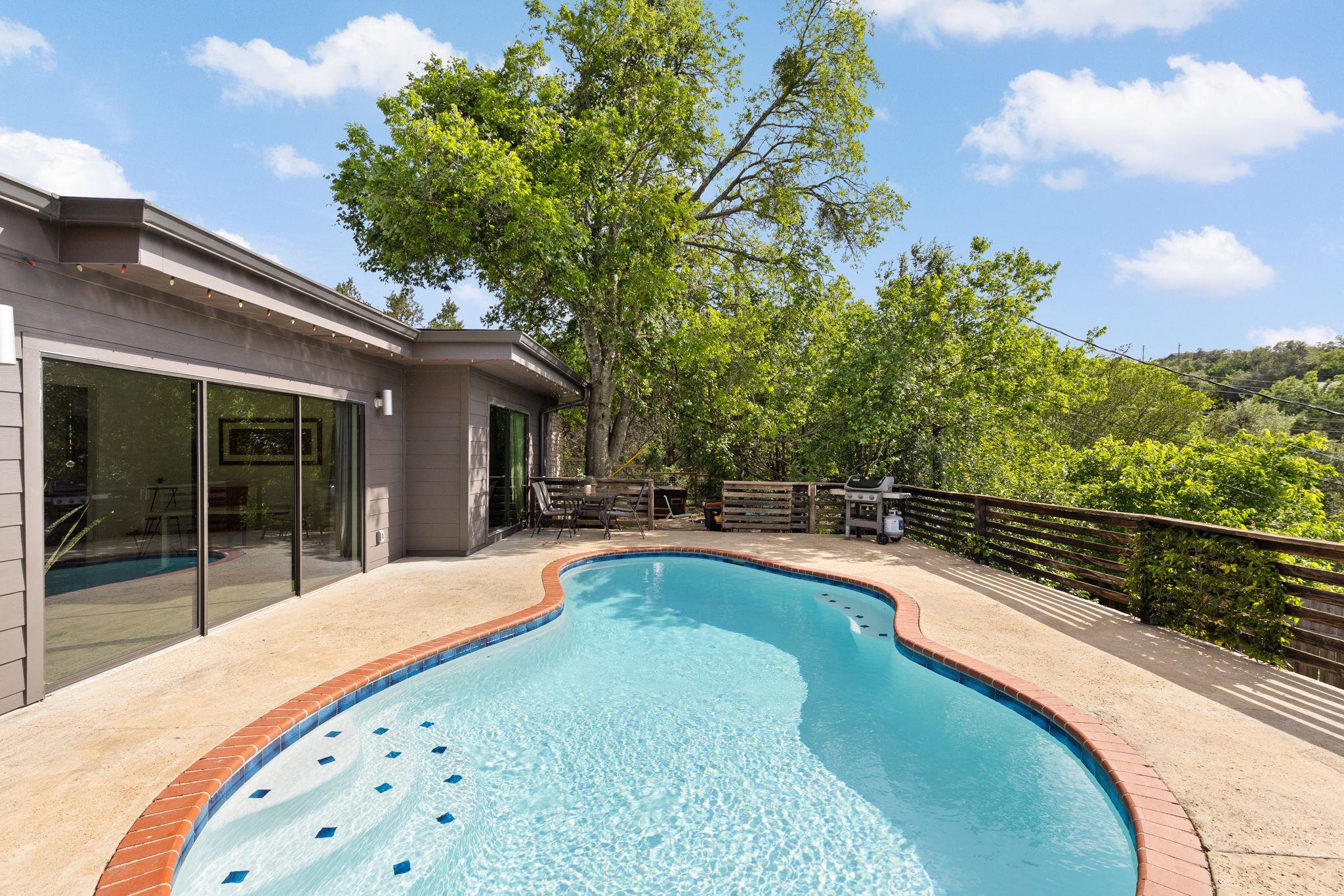 6806 Silvermine Dr, Austin, TX 78736