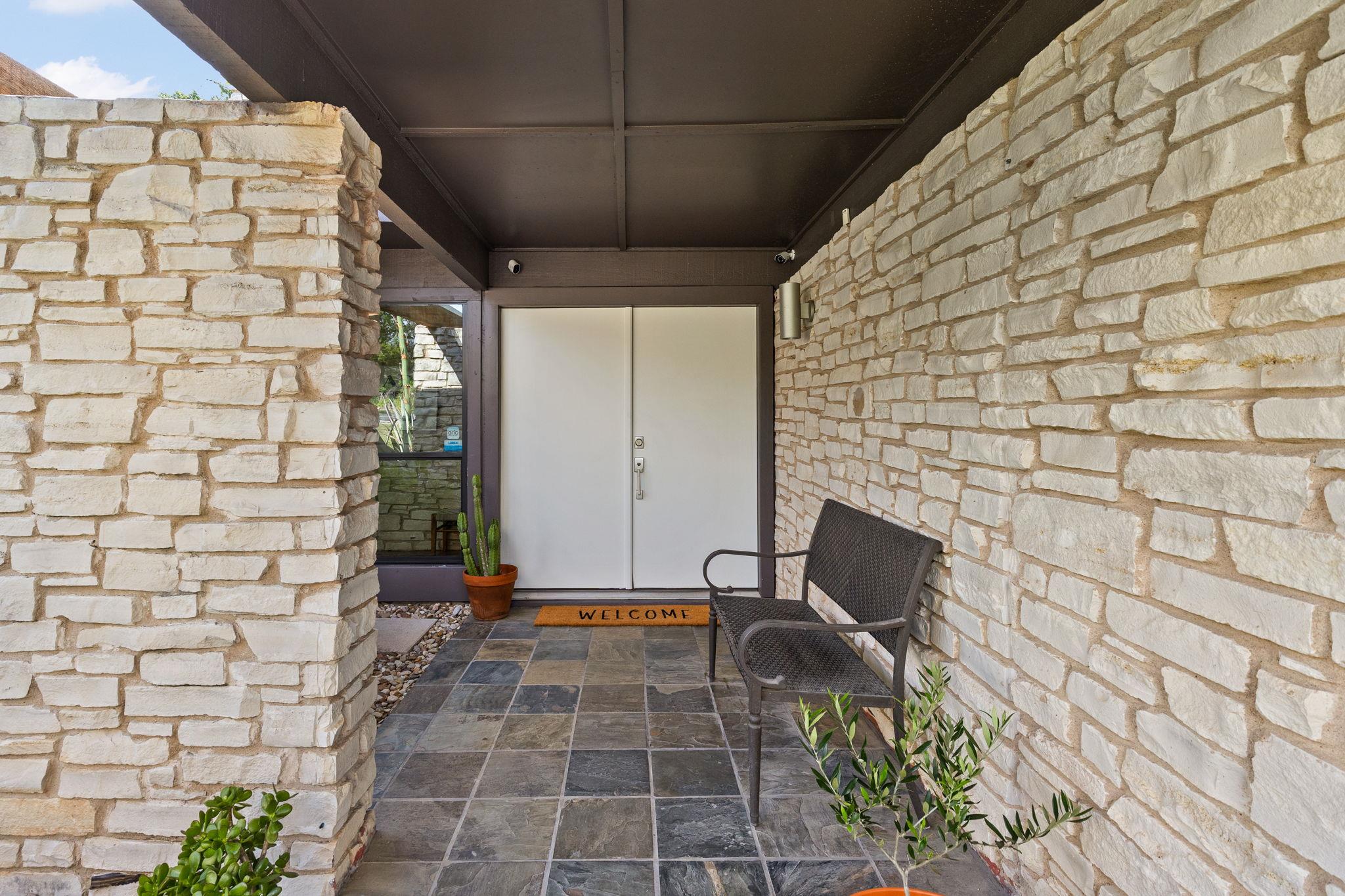 6806 Silvermine Dr, Austin, TX 78736