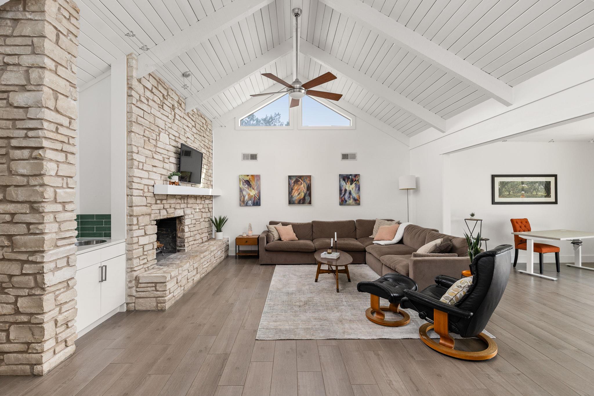 6806 Silvermine Dr, Austin, TX 78736