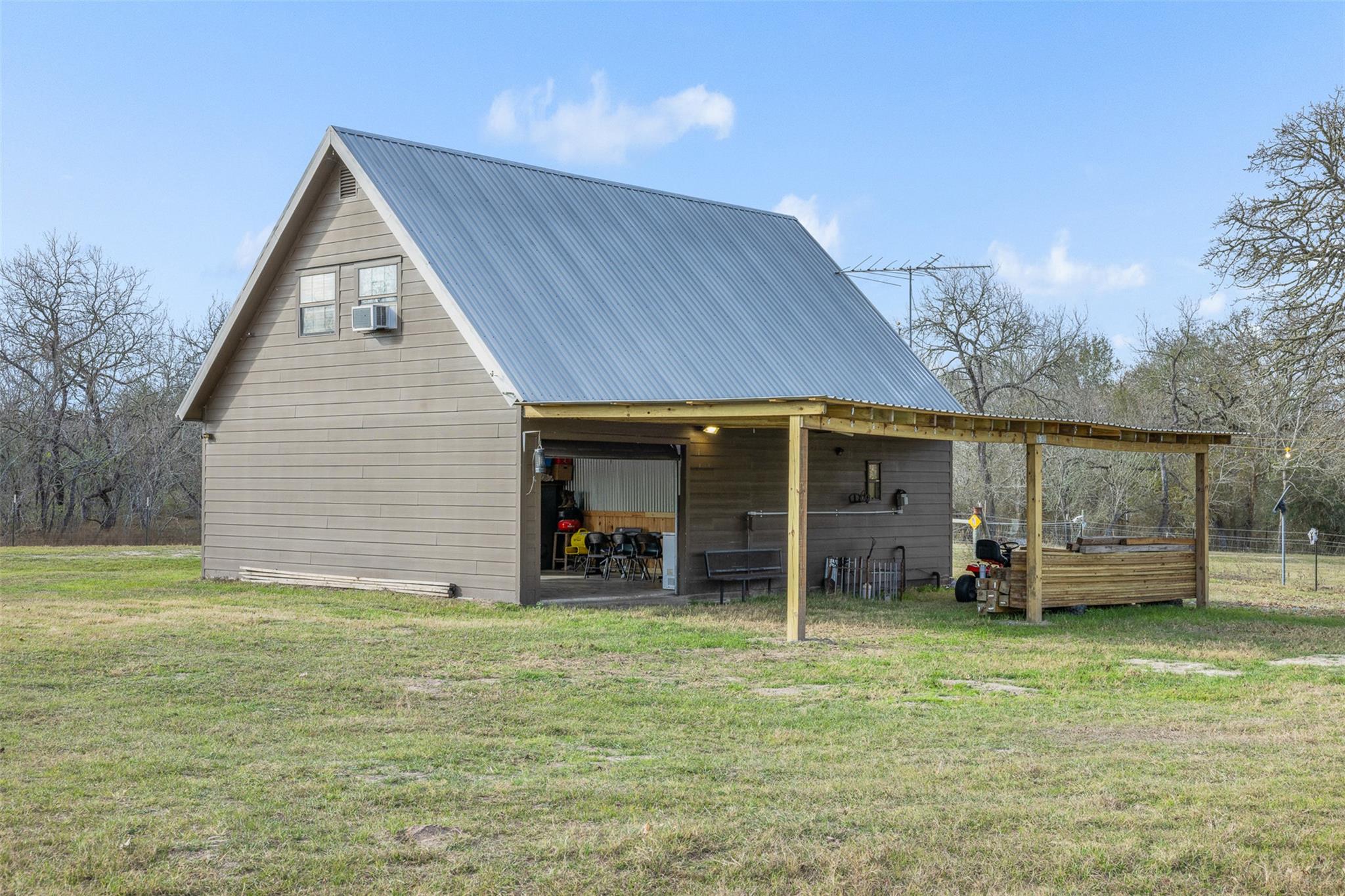 1820 South Old Smithville Rd, Flatonia, TX 78941
