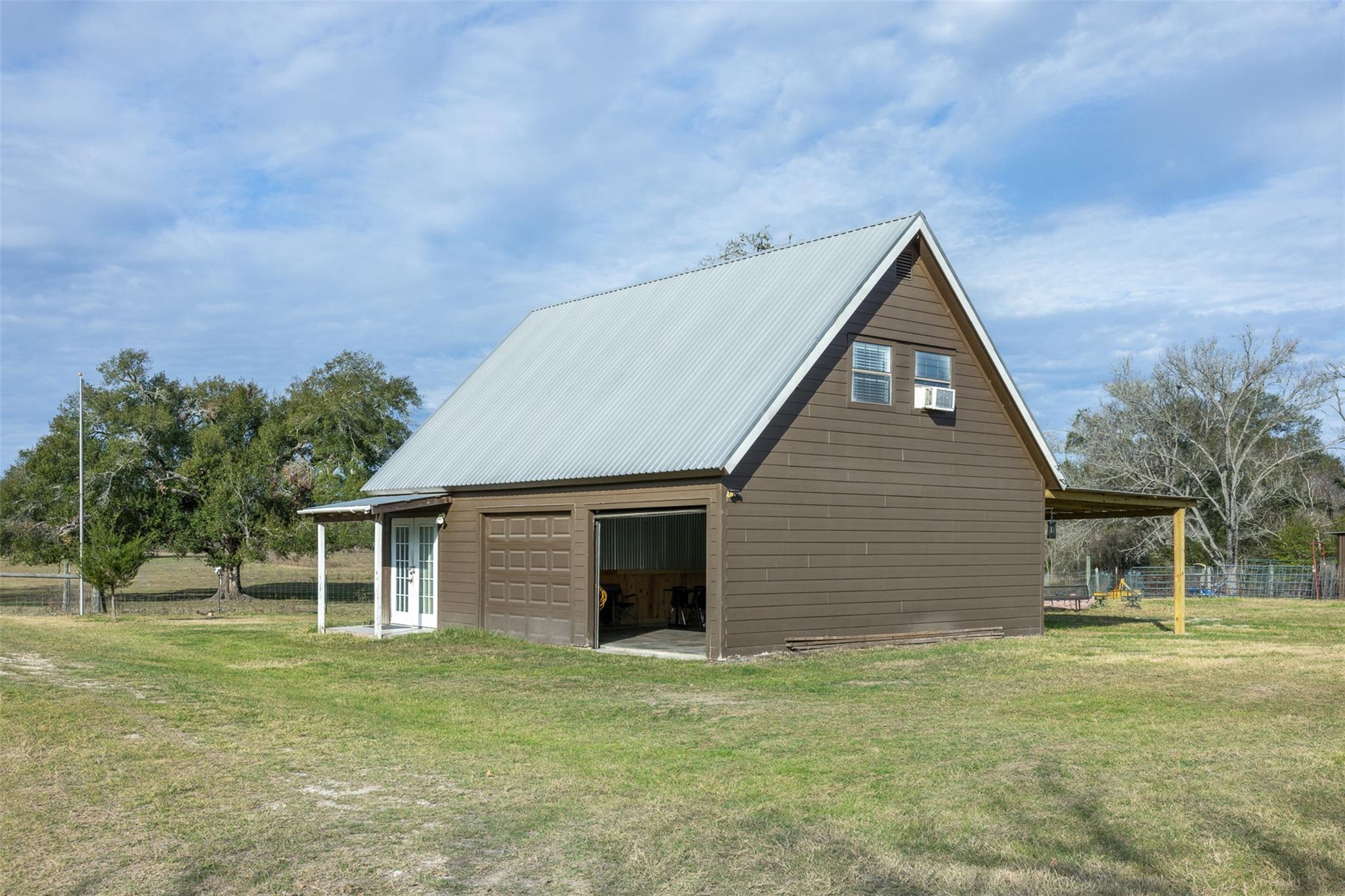 1820 South Old Smithville Rd, Flatonia, TX 78941