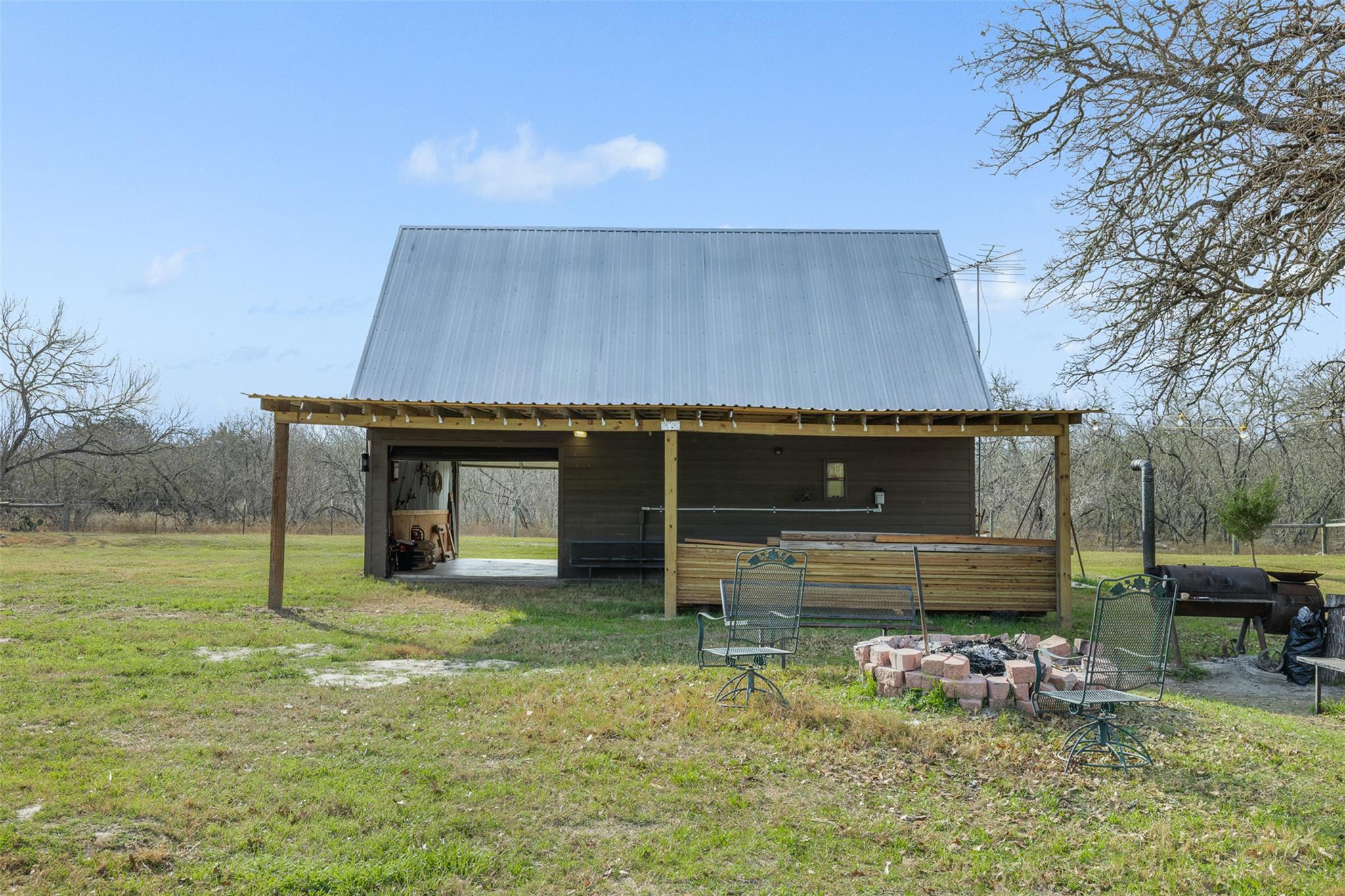 1820 South Old Smithville Rd, Flatonia, TX 78941