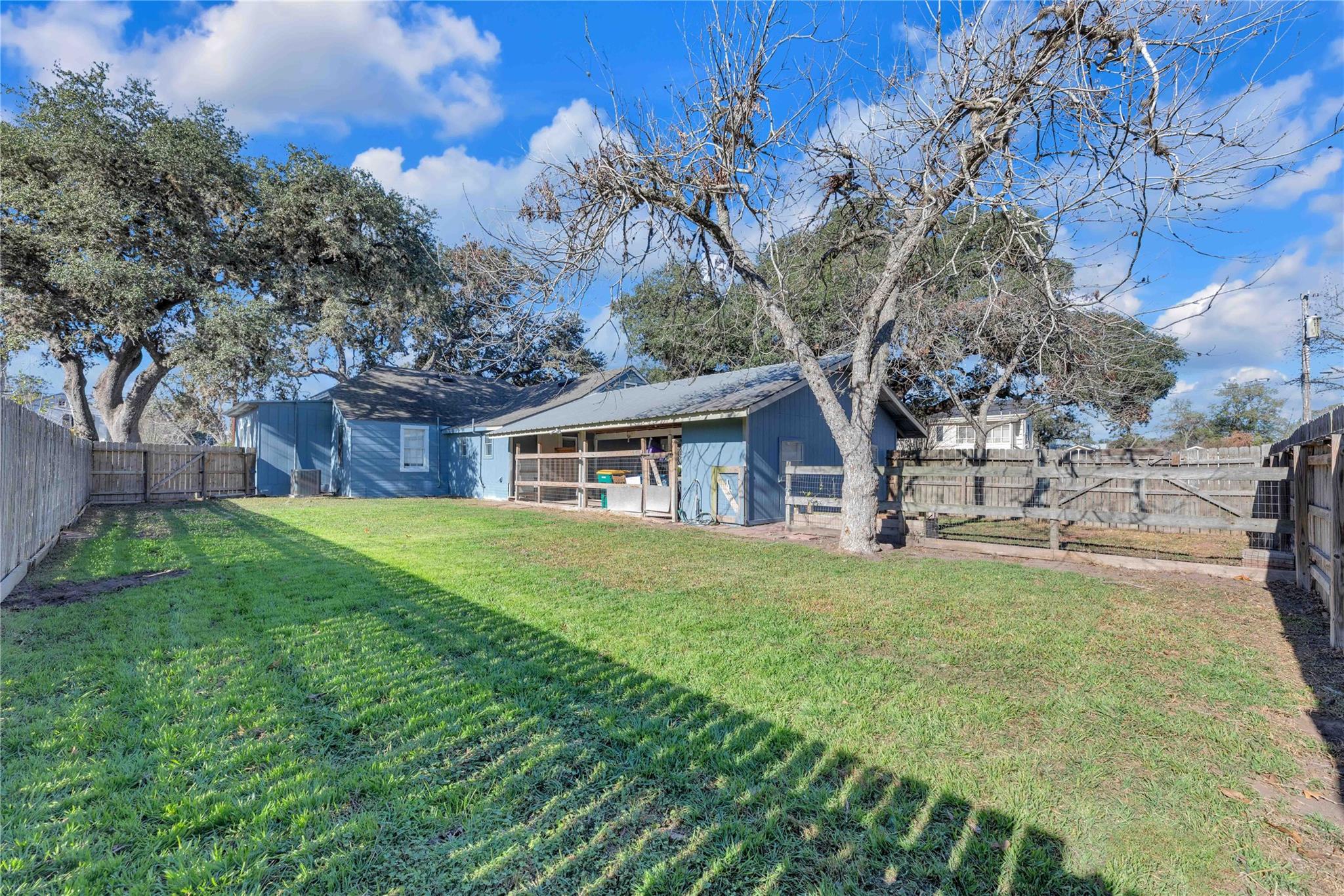 611 South Franklin St, La Grange, TX 78945