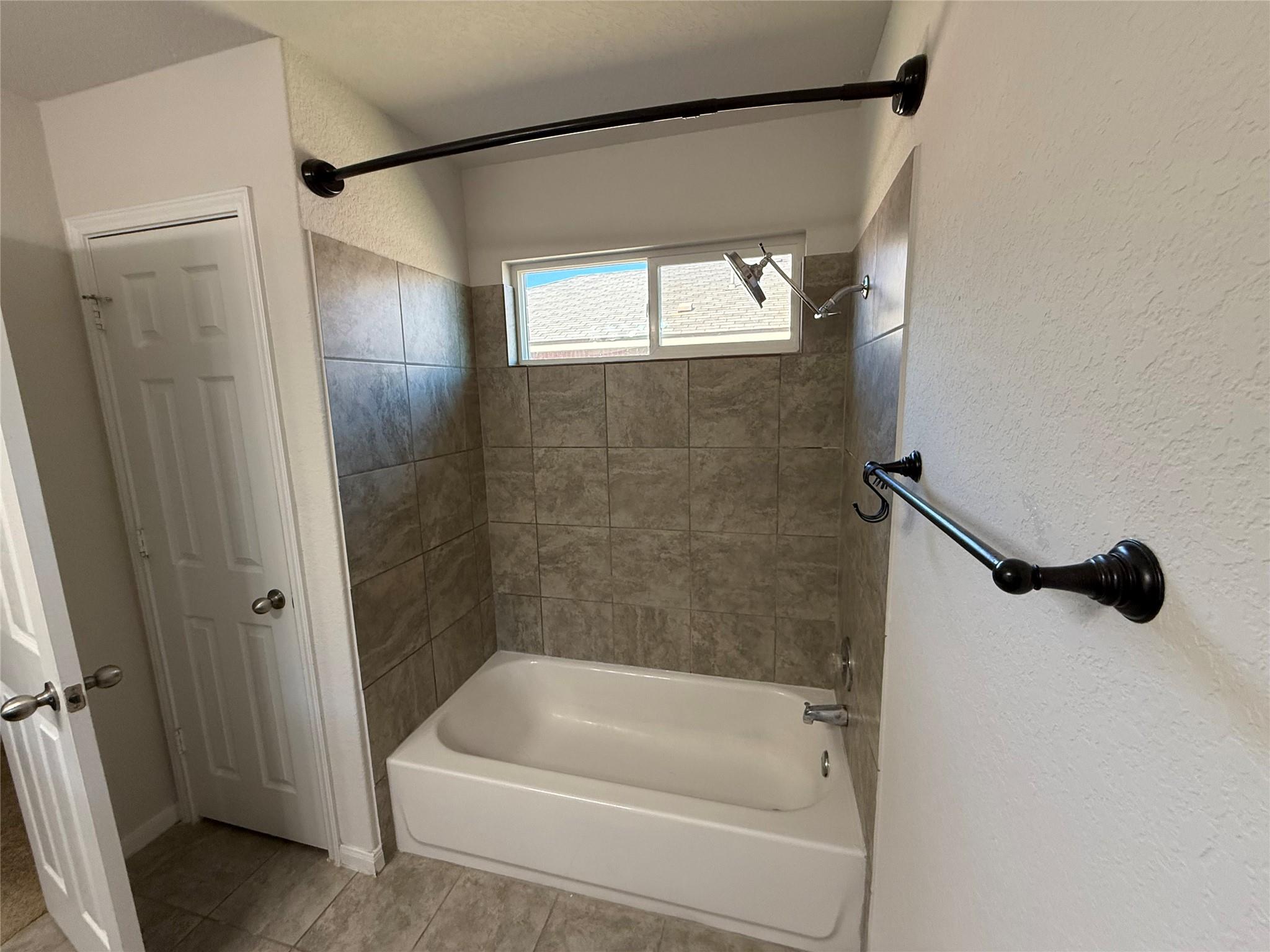 206 Windridge Dr N, Lockhart, TX 78644