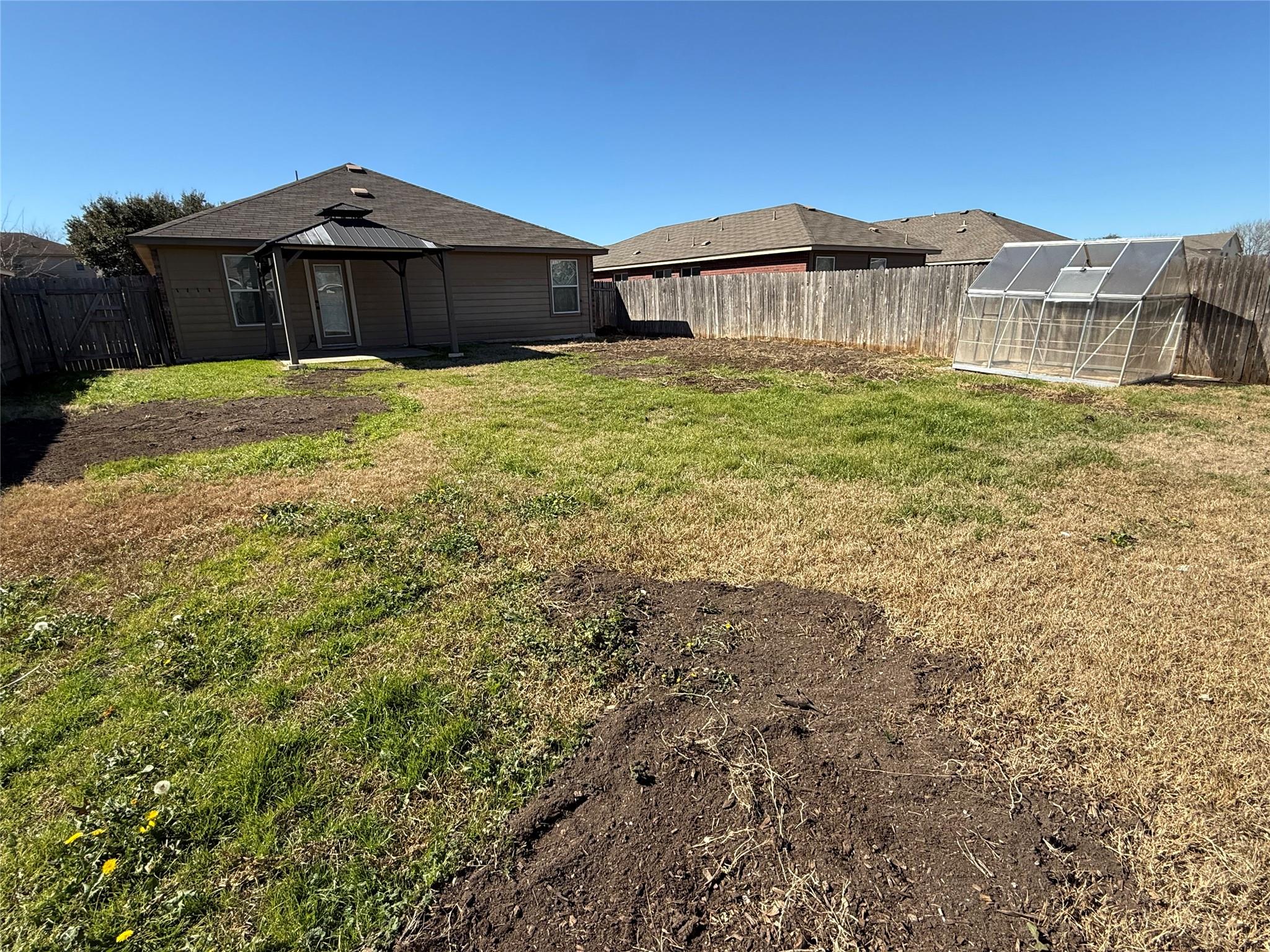 206 Windridge Dr N, Lockhart, TX 78644