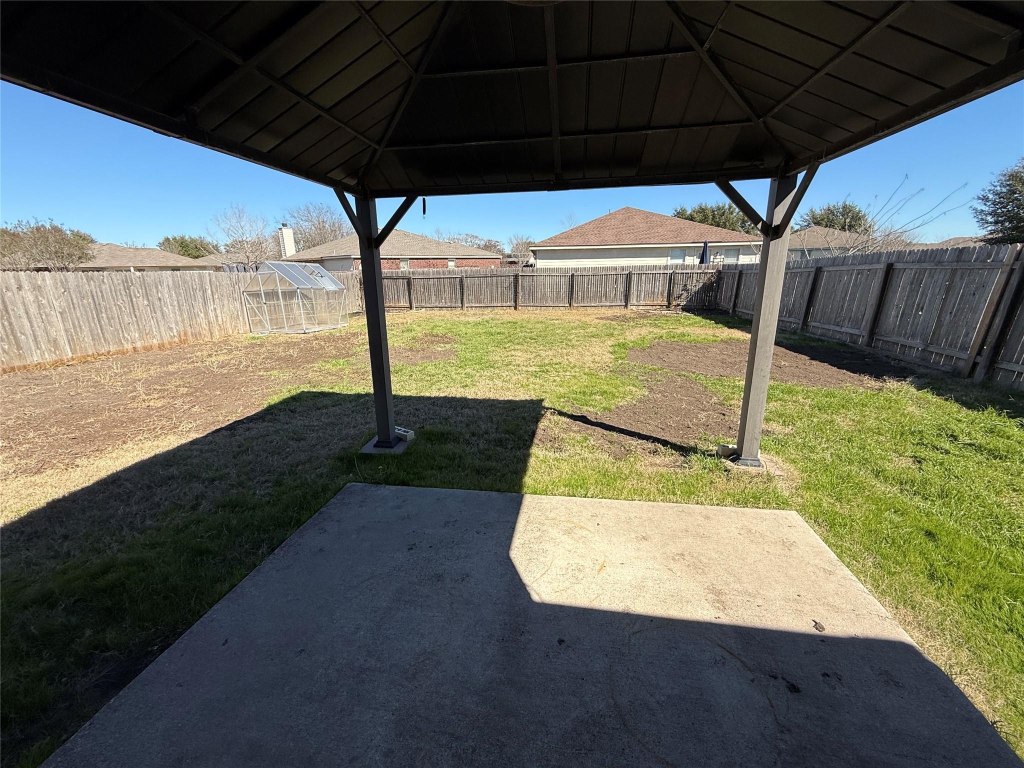 206 Windridge Dr N, Lockhart, TX 78644