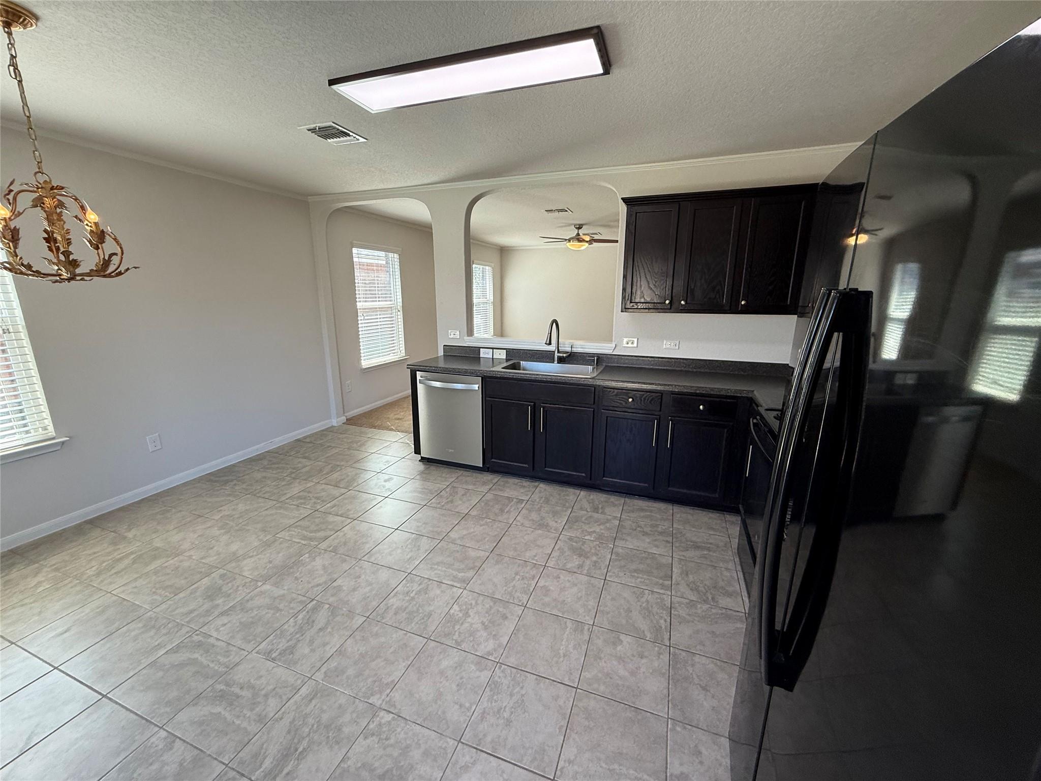 206 Windridge Dr N, Lockhart, TX 78644