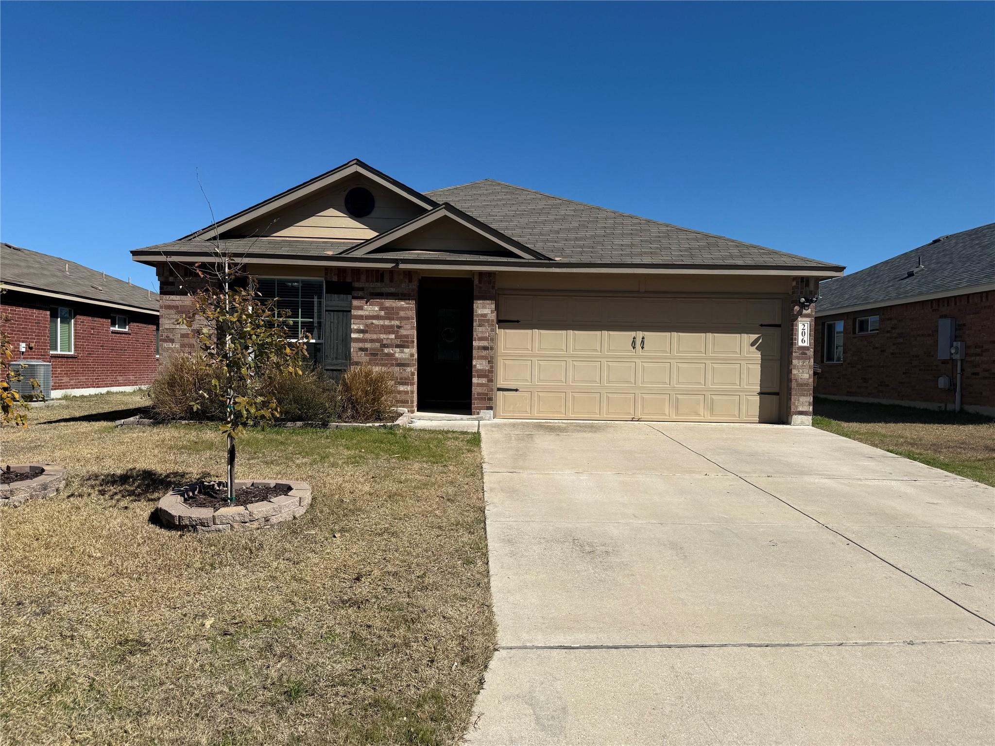 206 Windridge Dr N, Lockhart, TX 78644