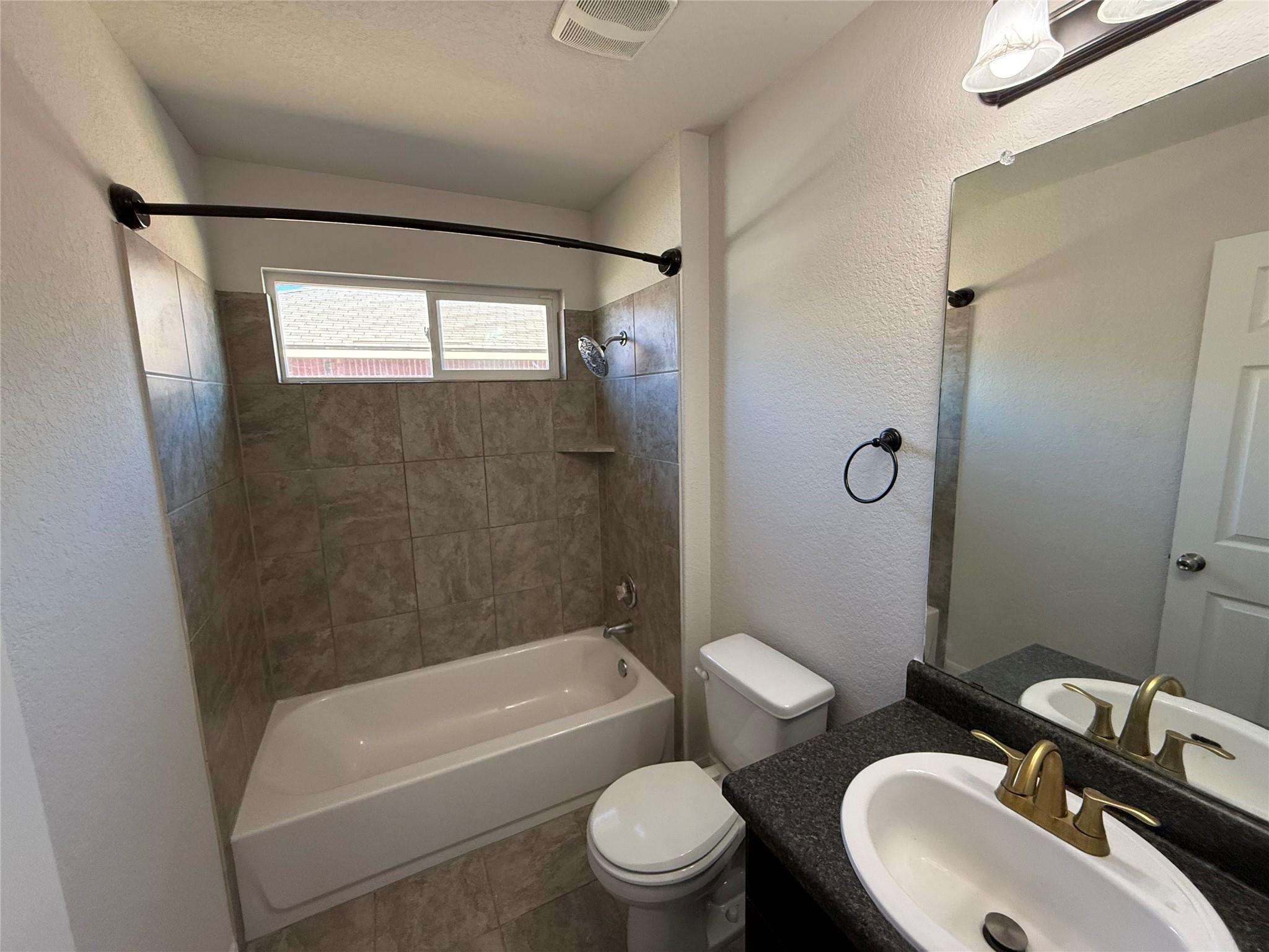 206 Windridge Dr N, Lockhart, TX 78644