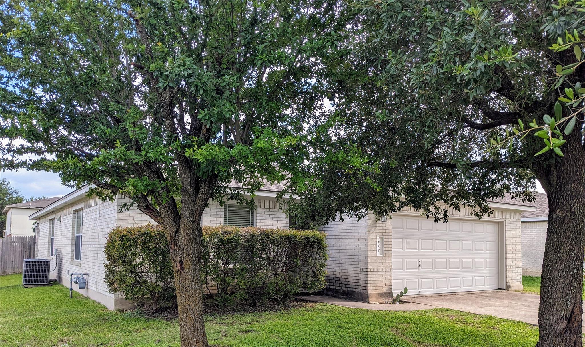 600 McCarthur Dr, Leander, TX 78641