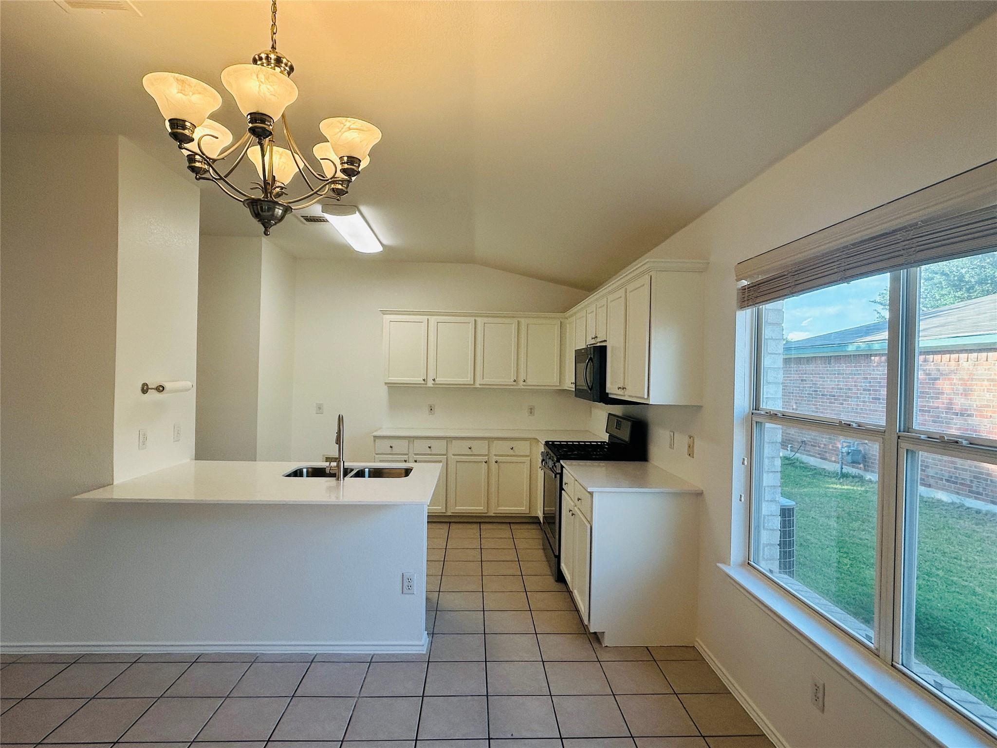 600 McCarthur Dr, Leander, TX 78641