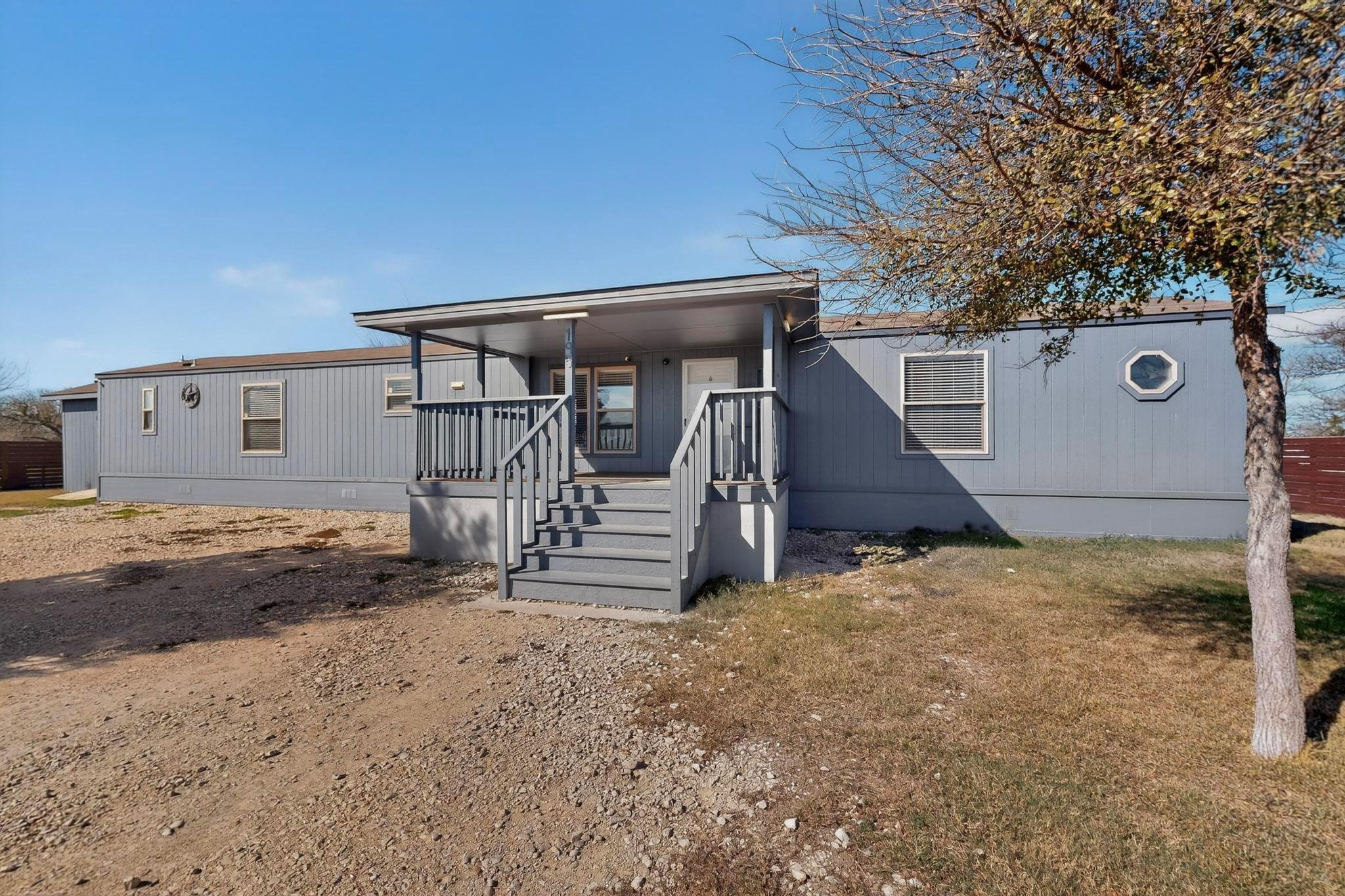195 Gato Rd, Cedar Creek, TX 78612