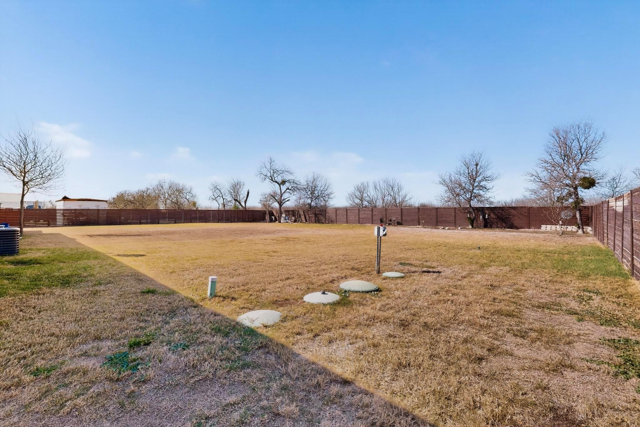 195 Gato Rd, Cedar Creek, TX 78612