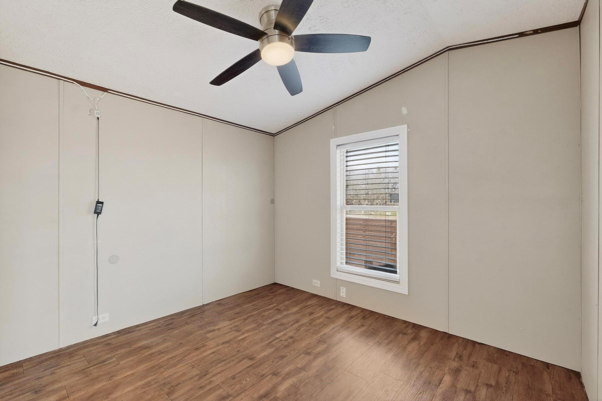 195 Gato Rd, Cedar Creek, TX 78612