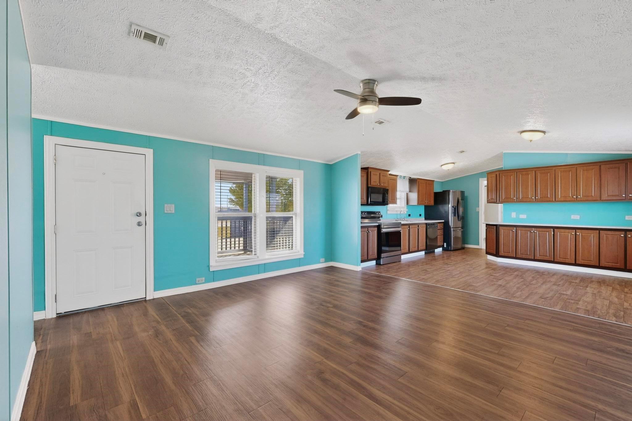 195 Gato Rd, Cedar Creek, TX 78612