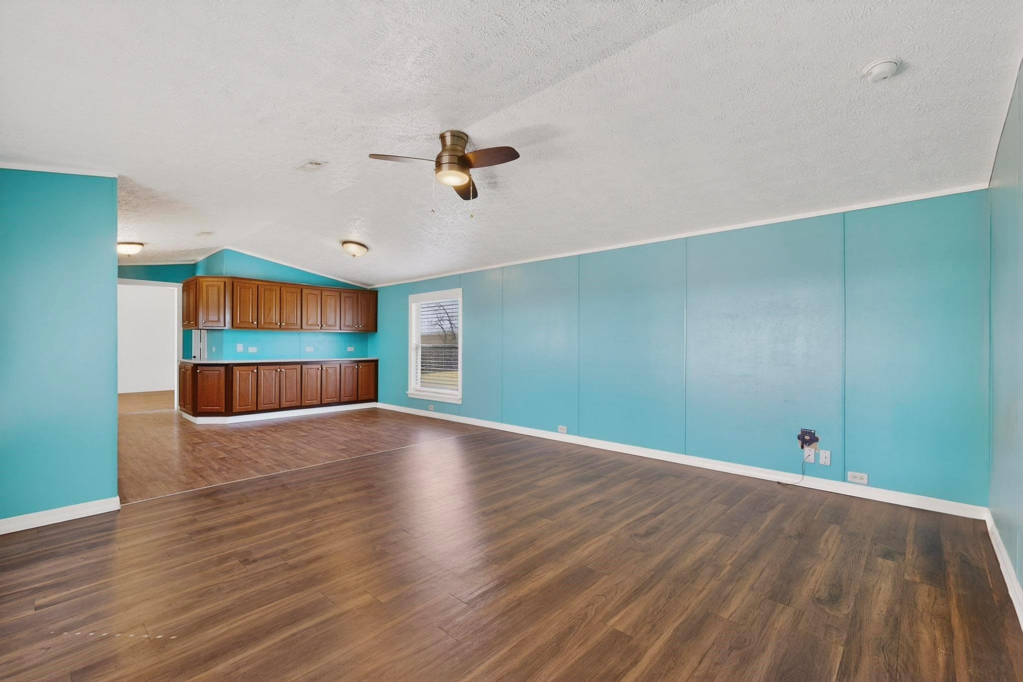 195 Gato Rd, Cedar Creek, TX 78612