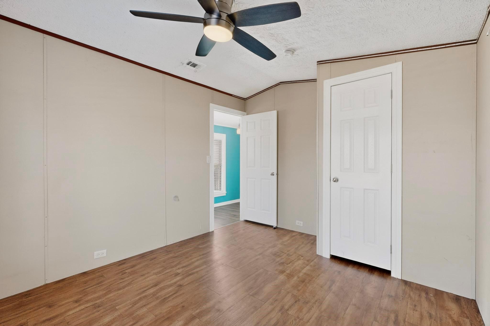 195 Gato Rd, Cedar Creek, TX 78612