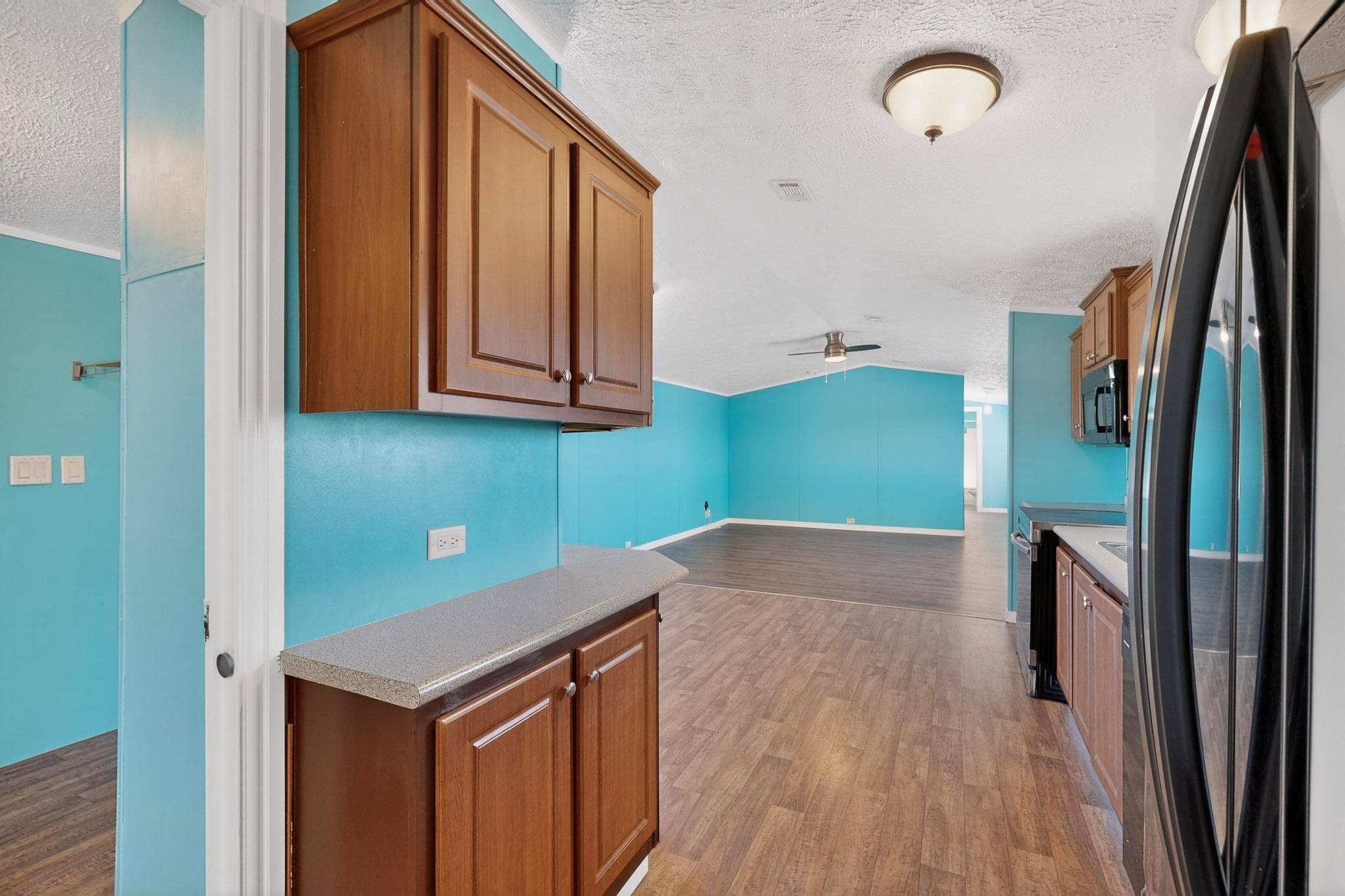 195 Gato Rd, Cedar Creek, TX 78612