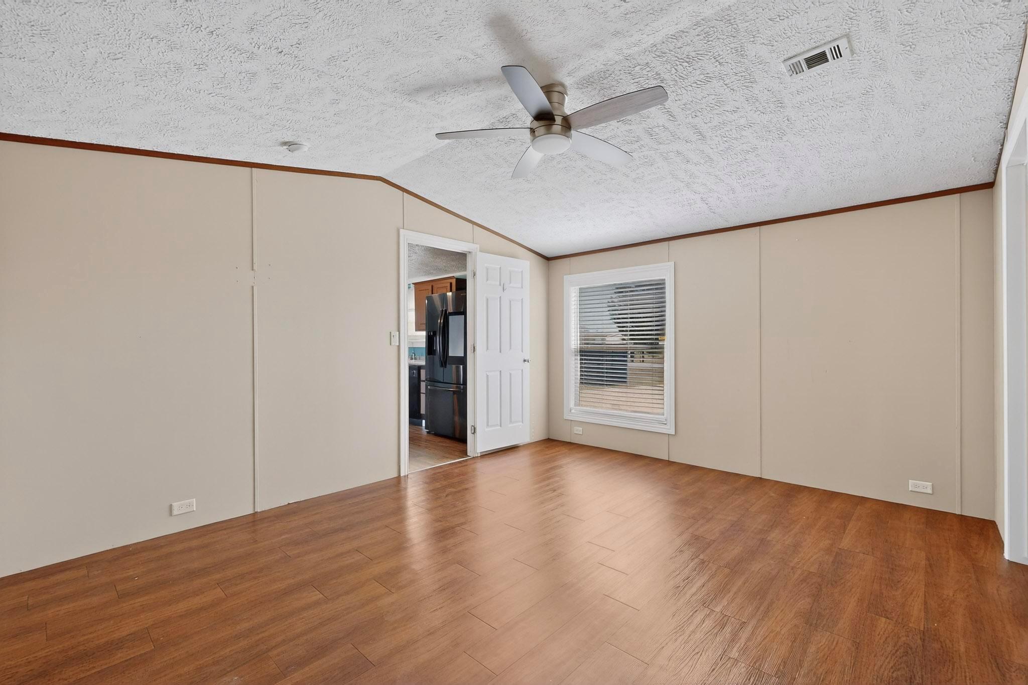 195 Gato Rd, Cedar Creek, TX 78612