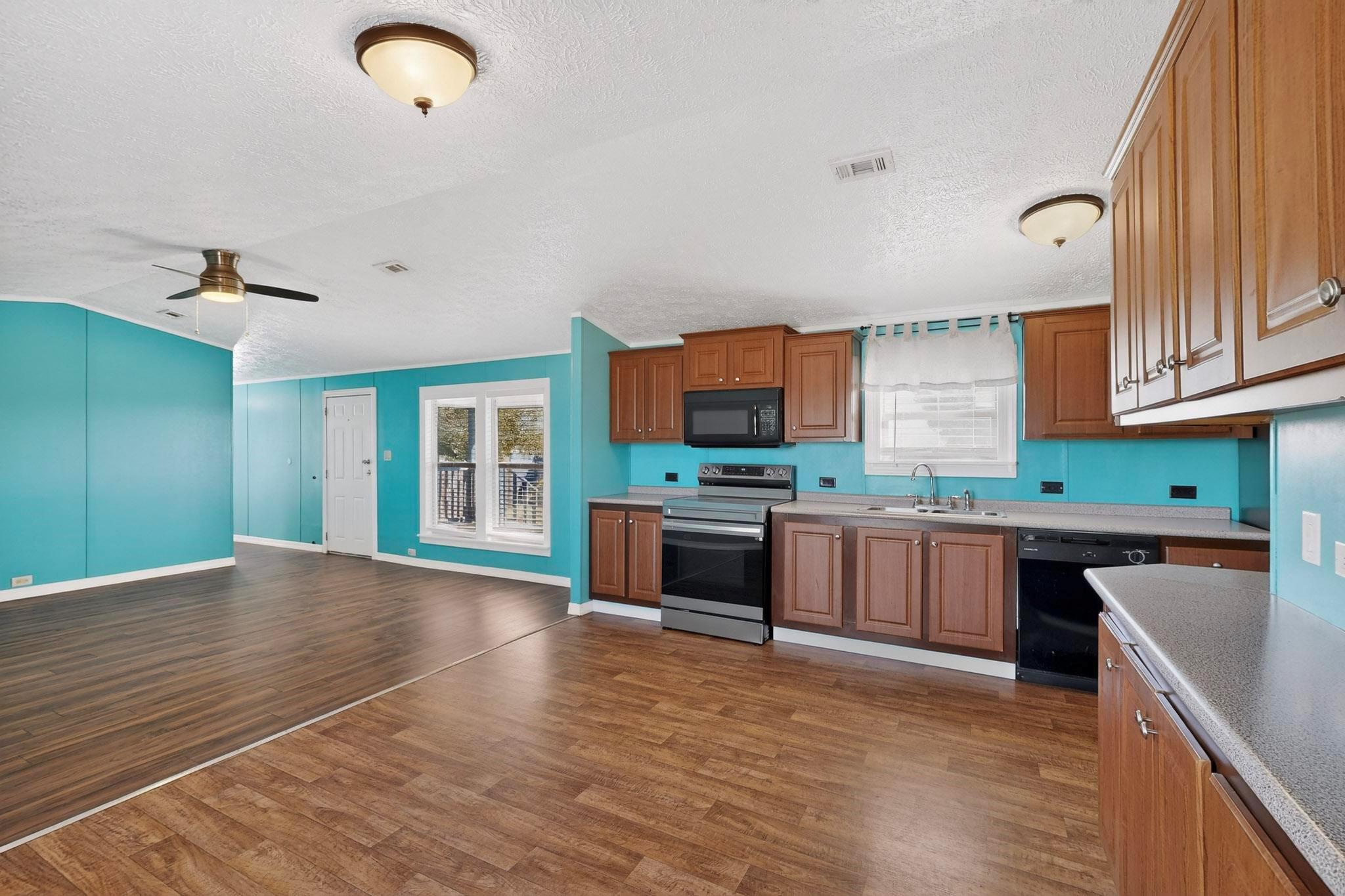 195 Gato Rd, Cedar Creek, TX 78612