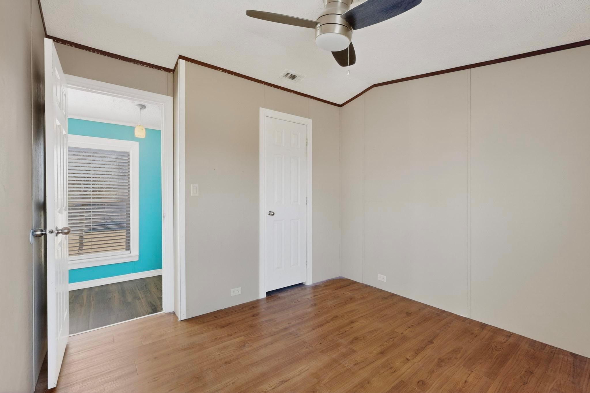 195 Gato Rd, Cedar Creek, TX 78612