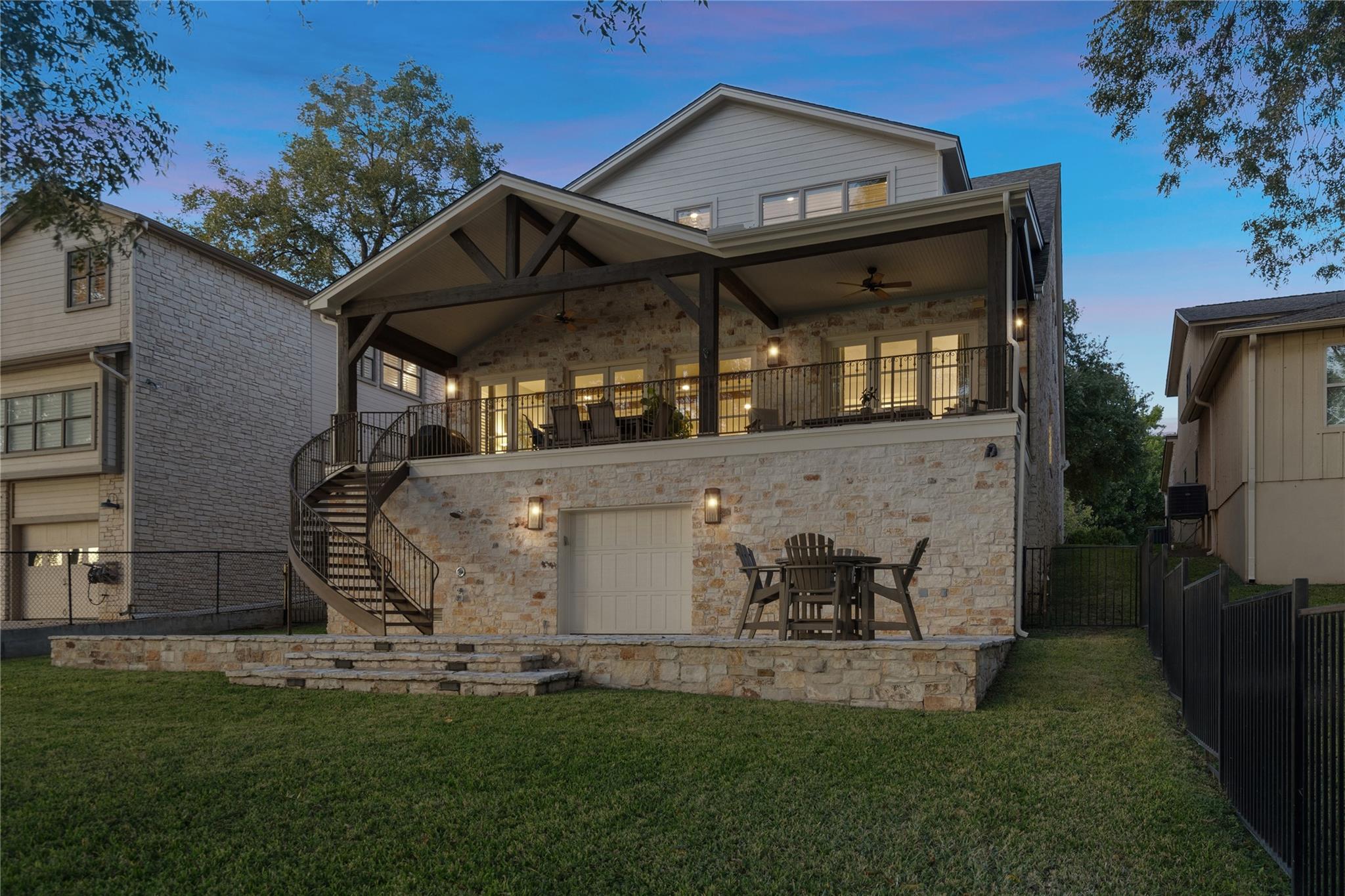 327 Meadowlakes Dr, Meadowlakes, TX 78654