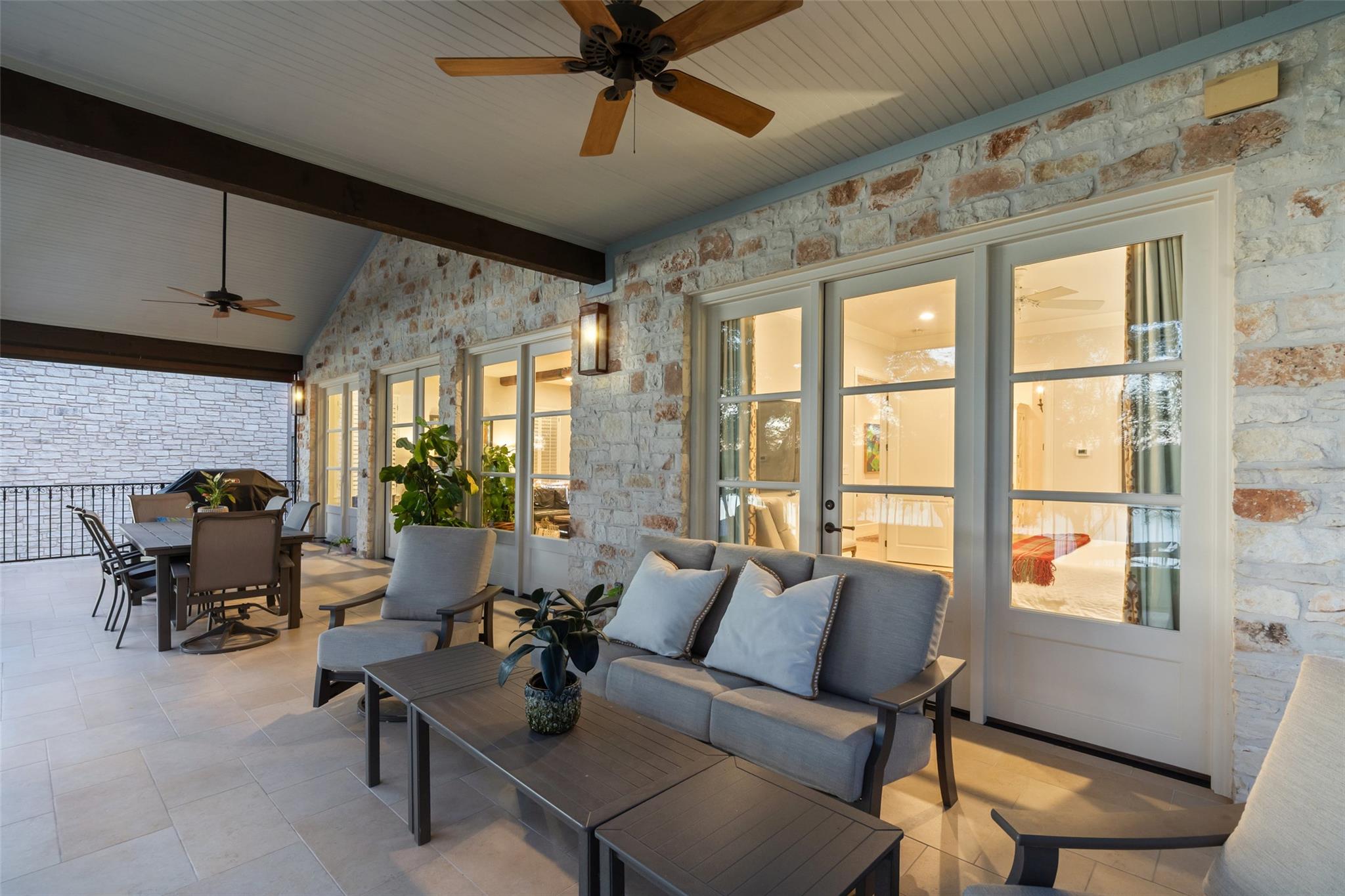 327 Meadowlakes Dr, Meadowlakes, TX 78654