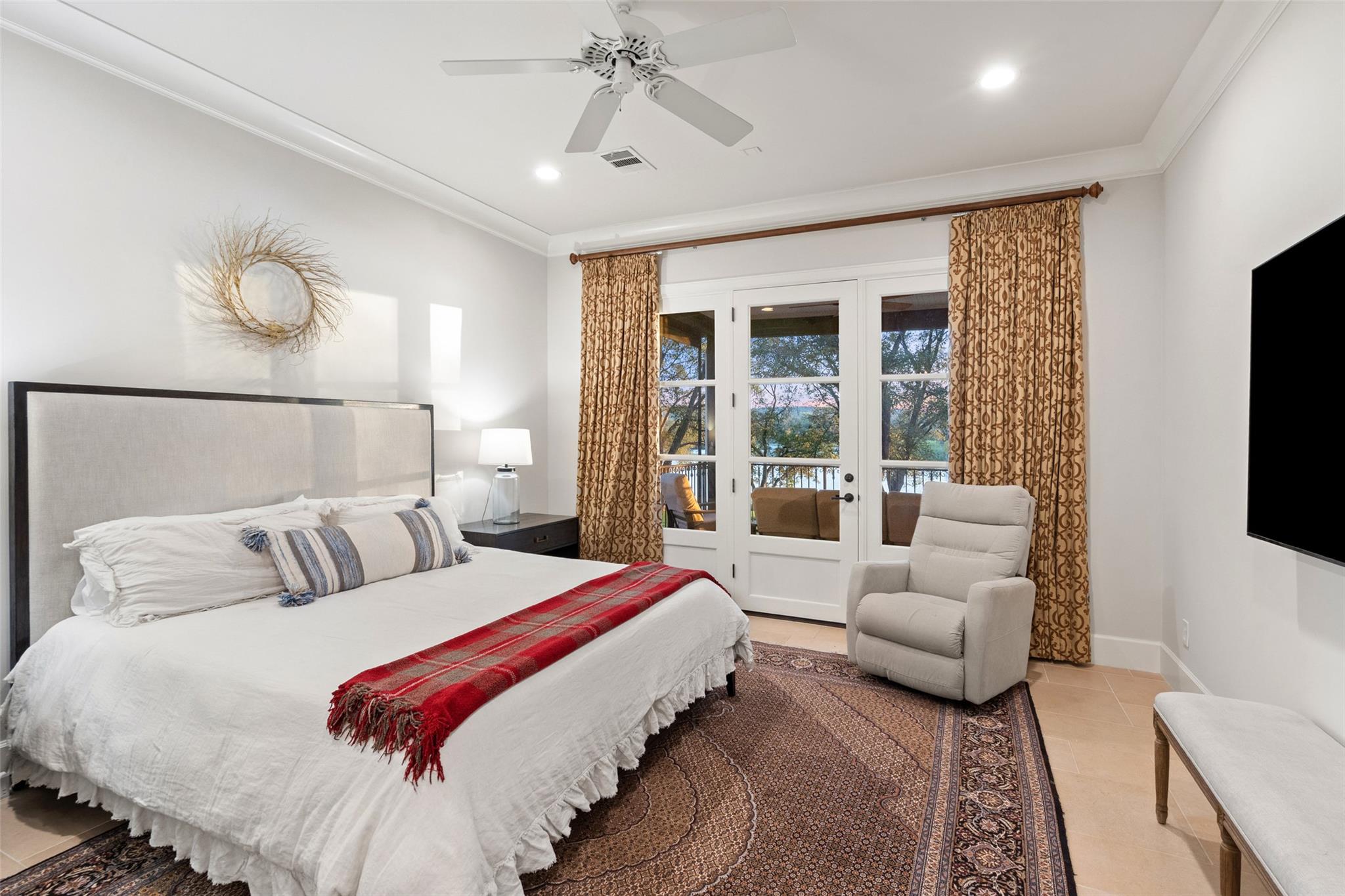 327 Meadowlakes Dr, Meadowlakes, TX 78654