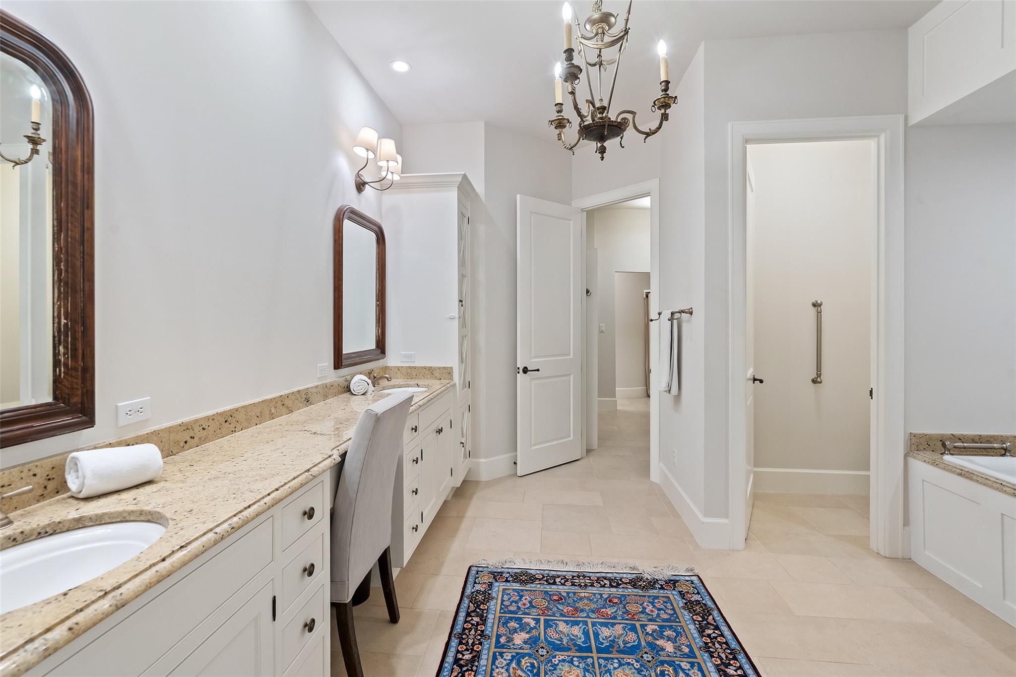 327 Meadowlakes Dr, Meadowlakes, TX 78654