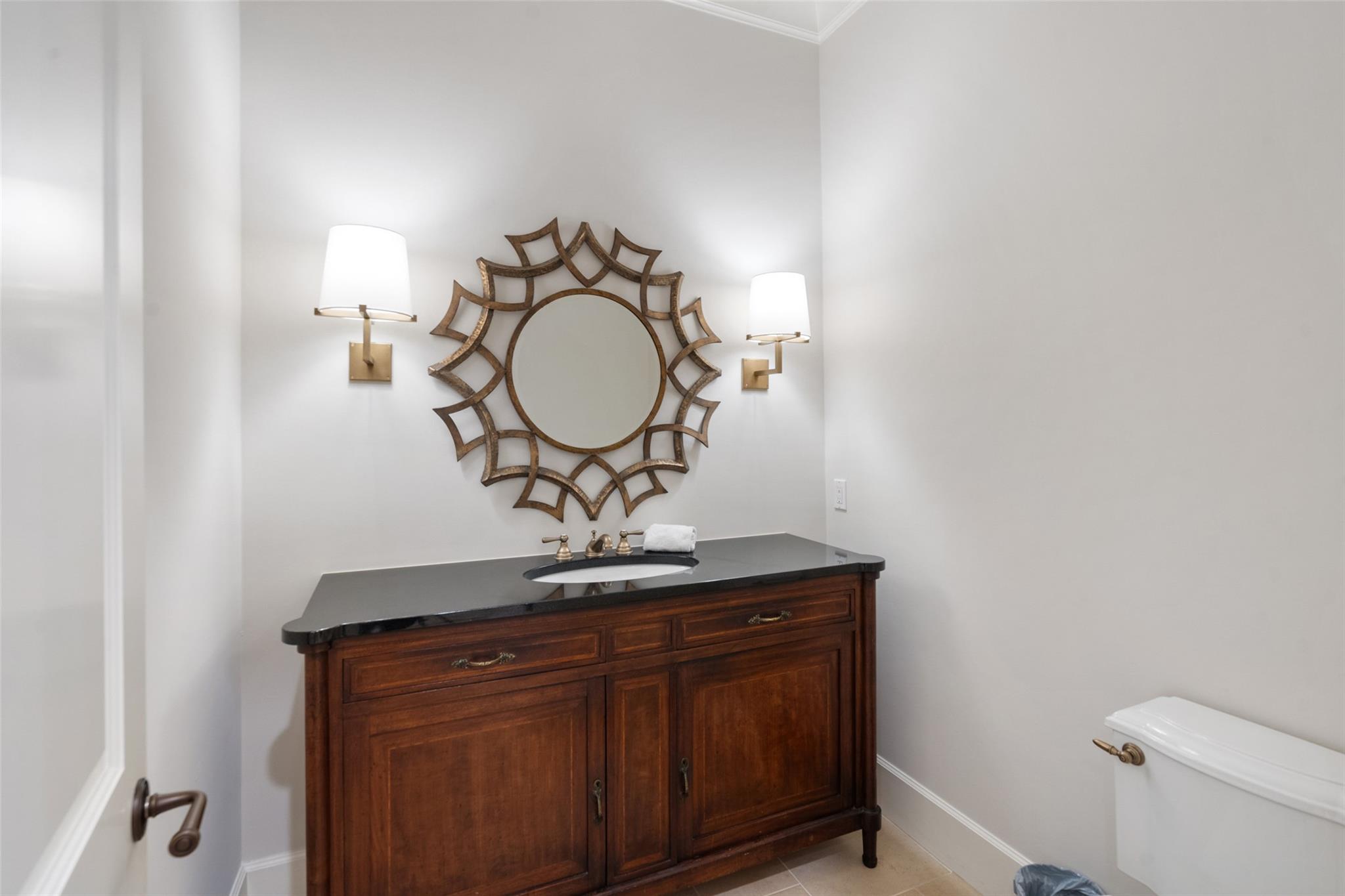 327 Meadowlakes Dr, Meadowlakes, TX 78654