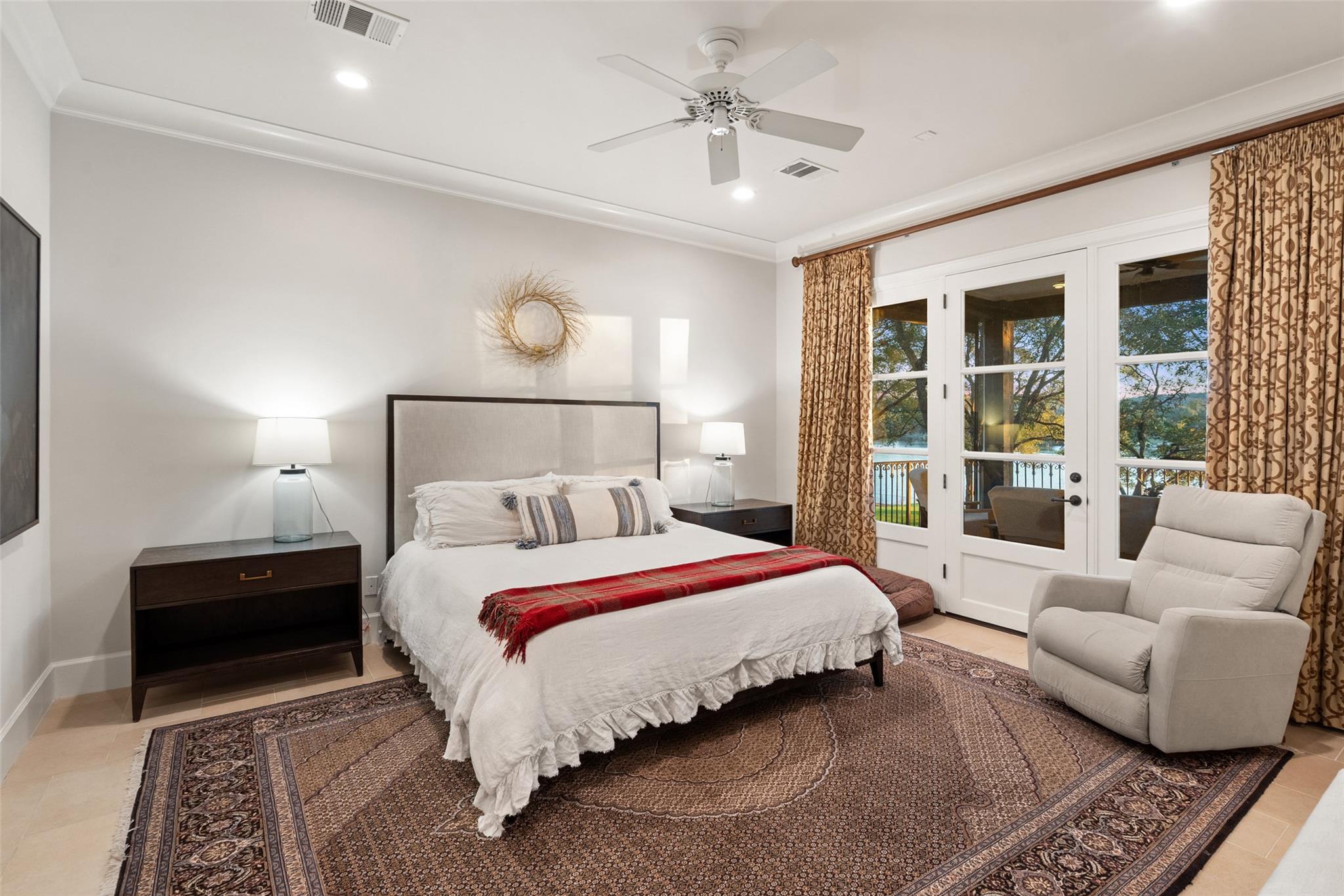 327 Meadowlakes Dr, Meadowlakes, TX 78654