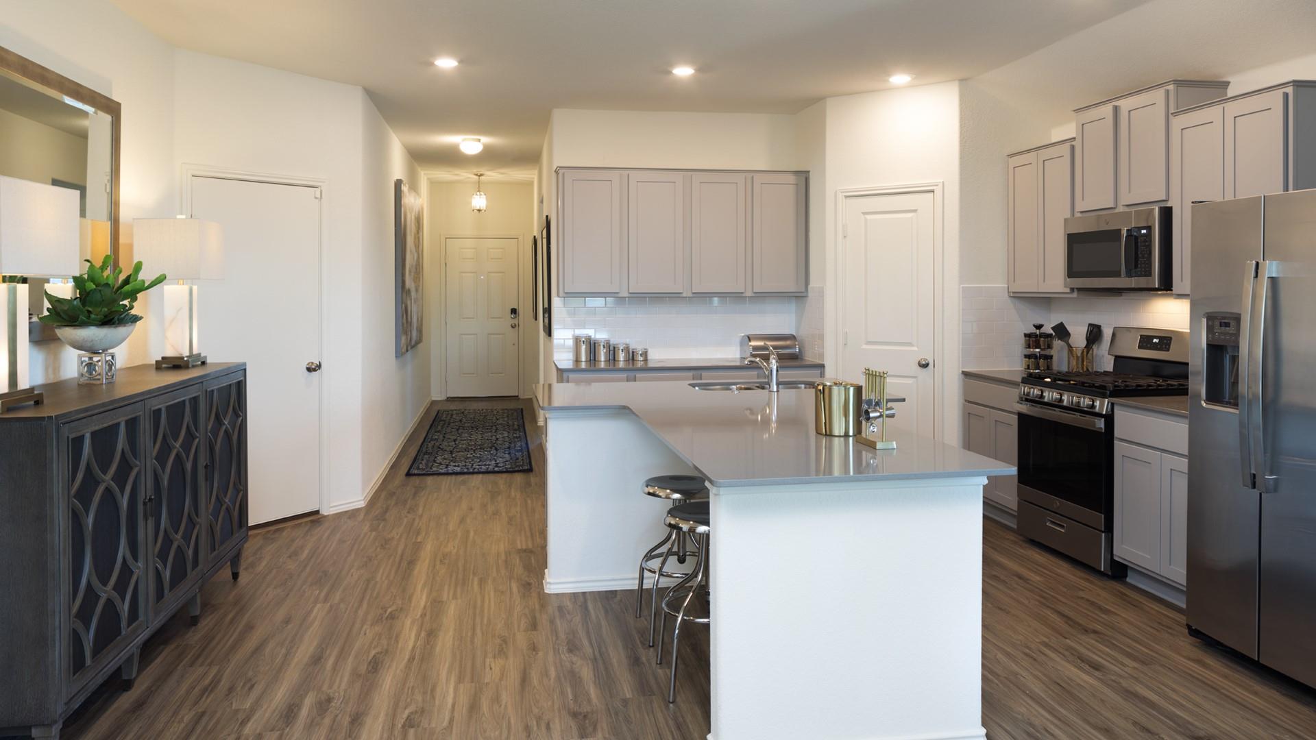 104 Donnington Dr, Hutto, TX 78634