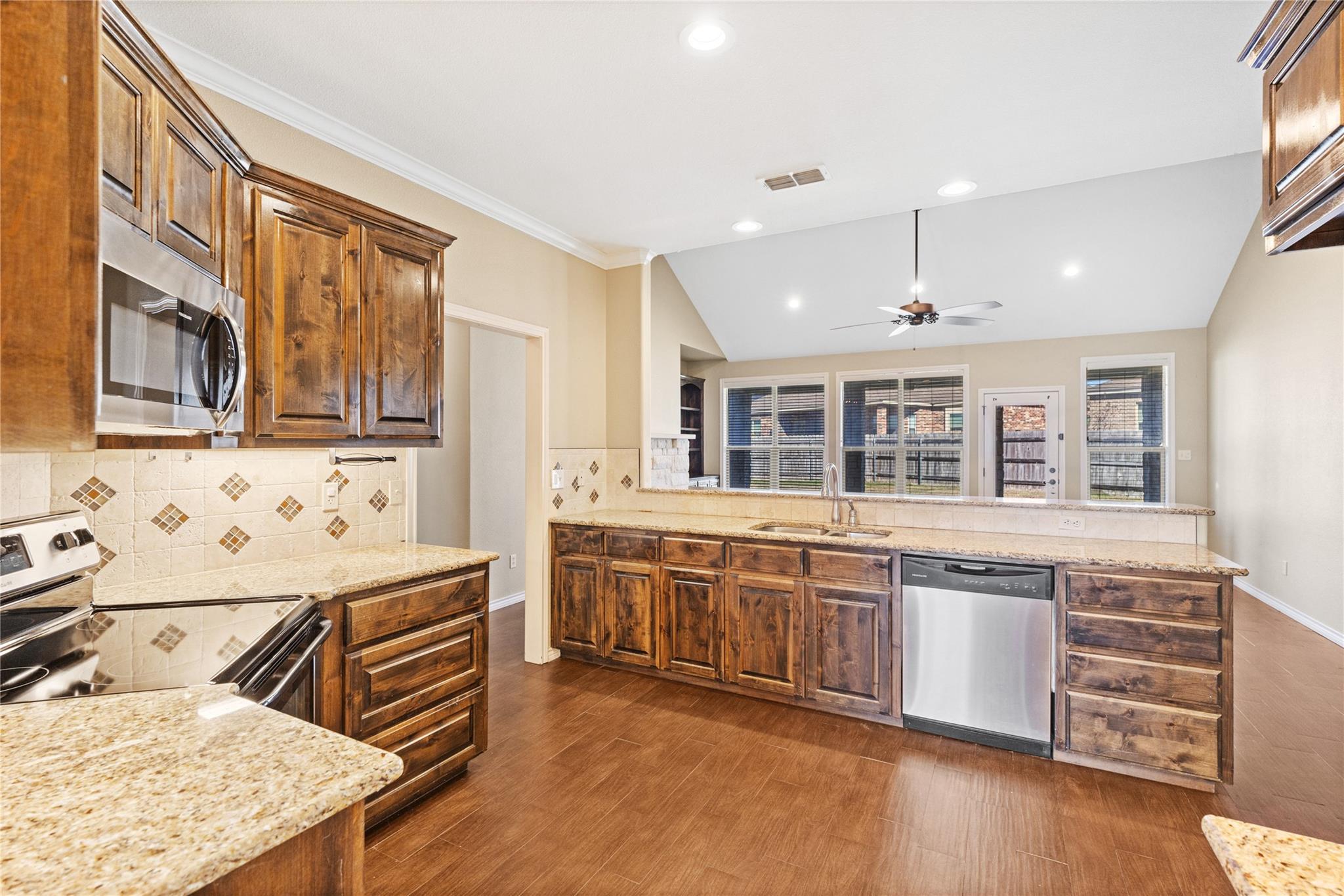 304 Jake Dr, Jarrell, TX 76537