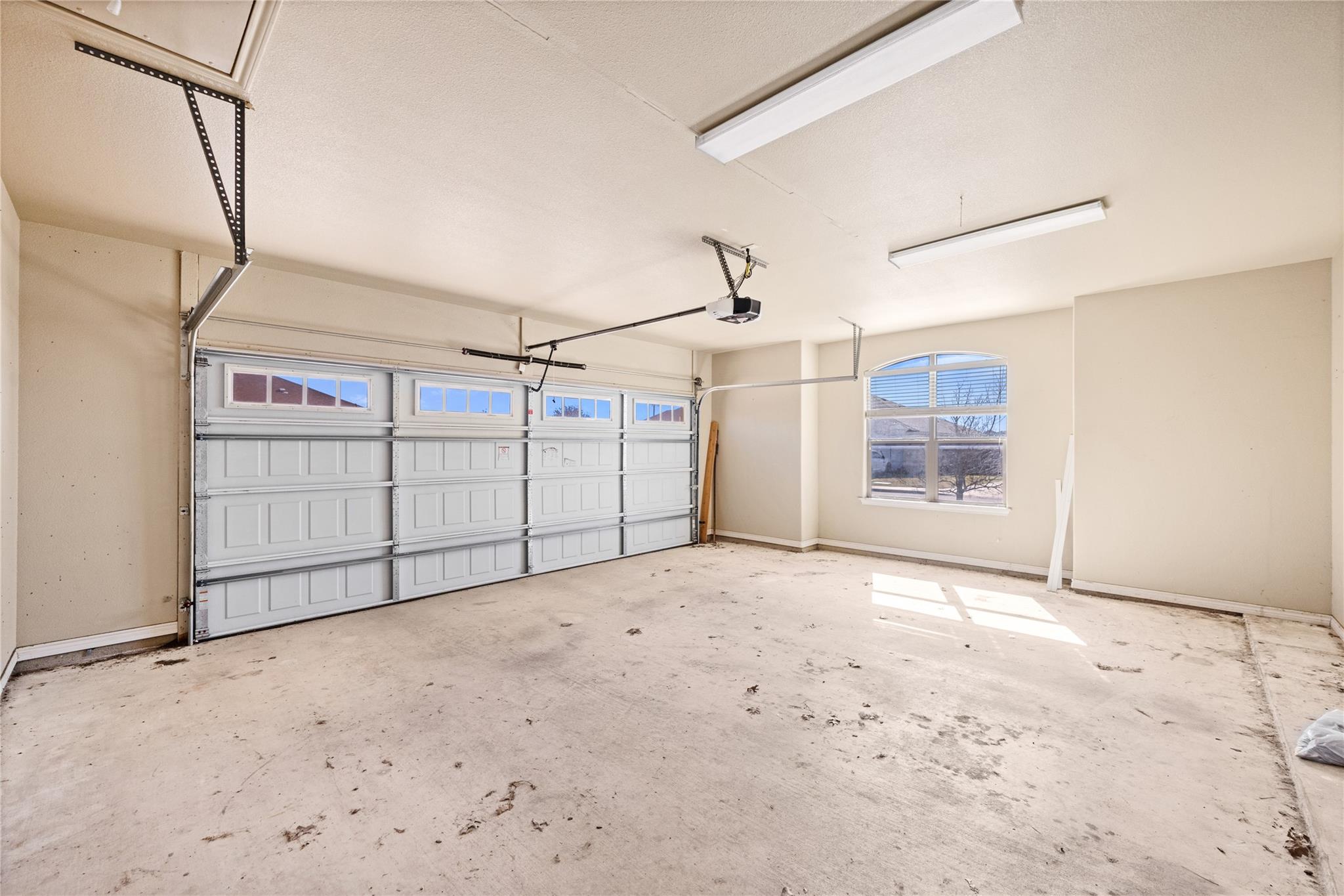 304 Jake Dr, Jarrell, TX 76537