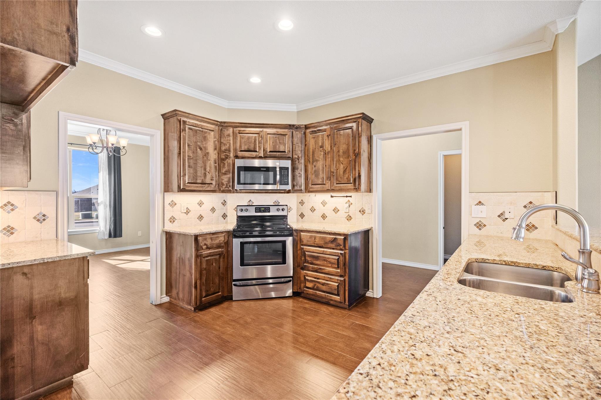 304 Jake Dr, Jarrell, TX 76537