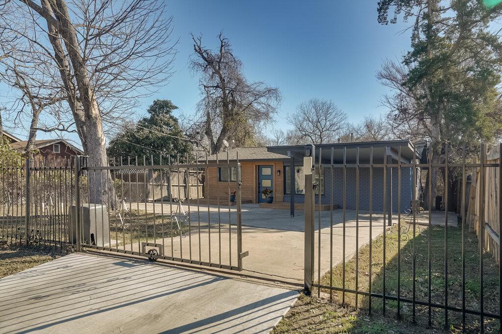 1043 Springdale Rd, Austin, TX 78721