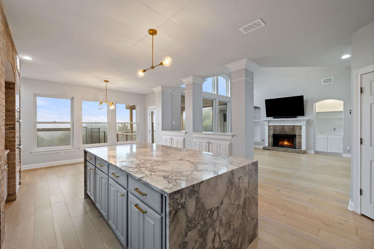 2137 Rivina Dr, Austin, TX 78733