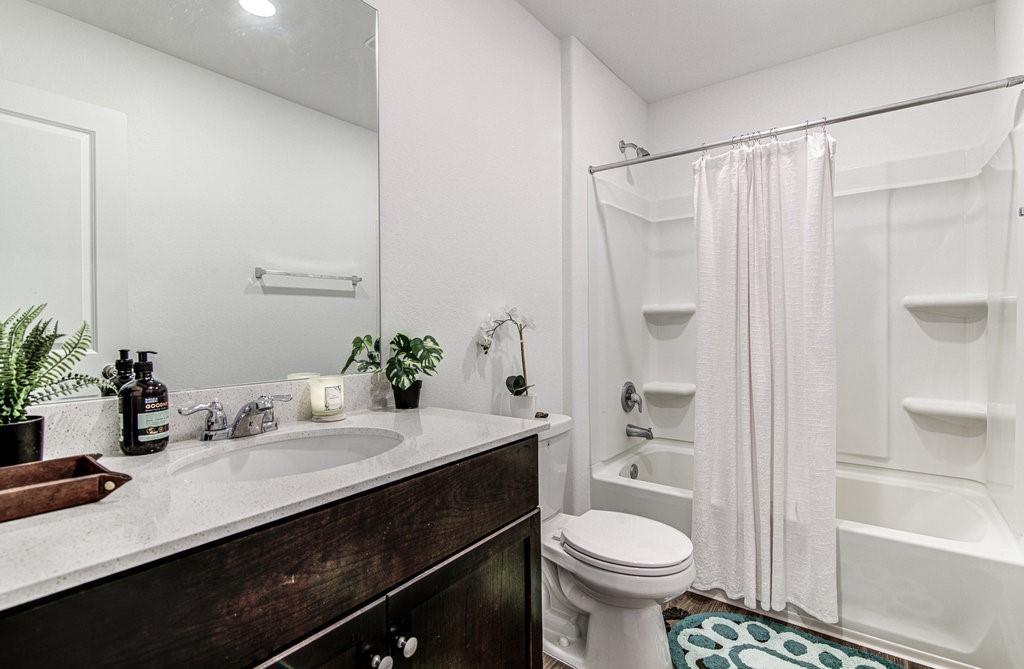 17719 DOCKERY Dr, Elgin, TX 78621