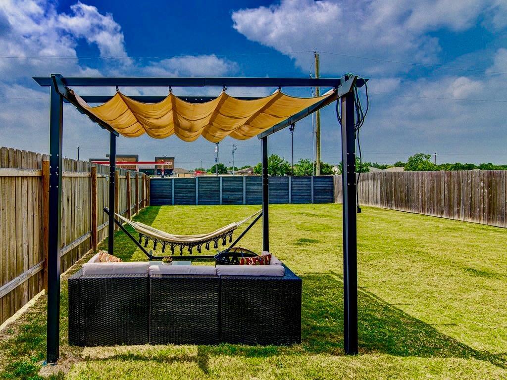 17719 DOCKERY Dr, Elgin, TX 78621