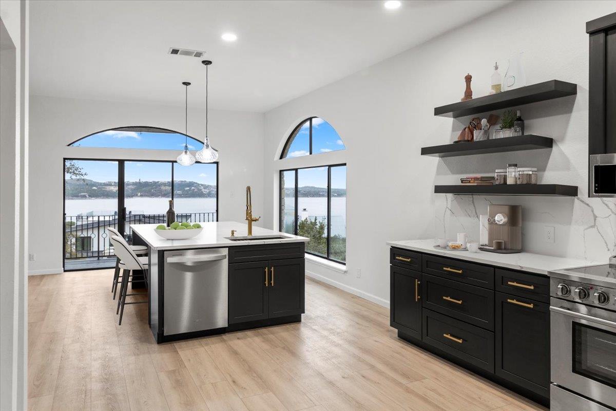 13816 Lake View Dr, Austin, TX 78732