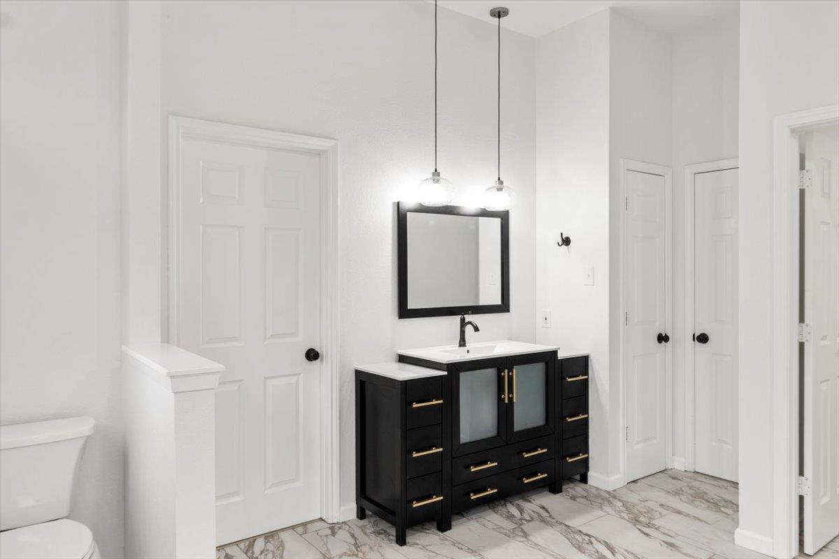 13816 Lake View Dr, Austin, TX 78732