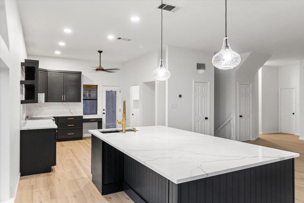 13816 Lake View Dr, Austin, TX 78732