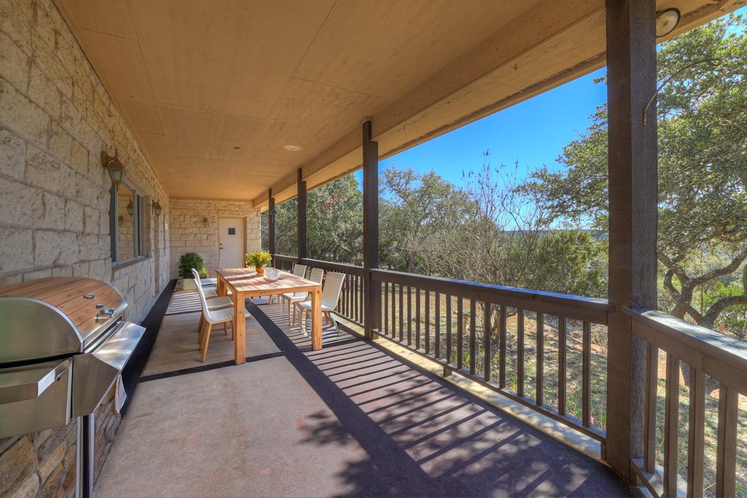 1221 Sundown Trl, Fischer, TX 78623