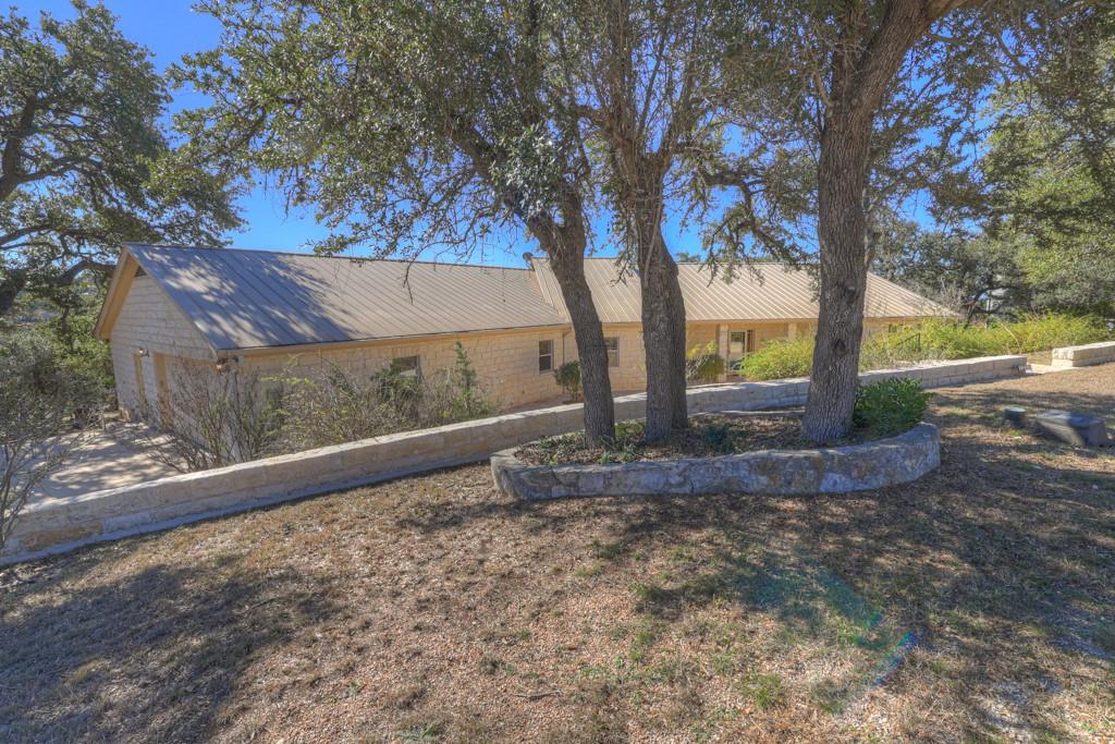 1221 Sundown Trl, Fischer, TX 78623