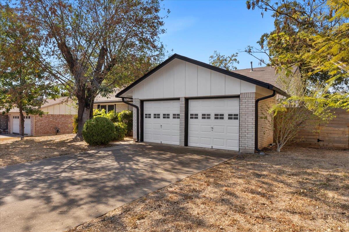 2705 Deeringhill Dr, Austin, TX 78745