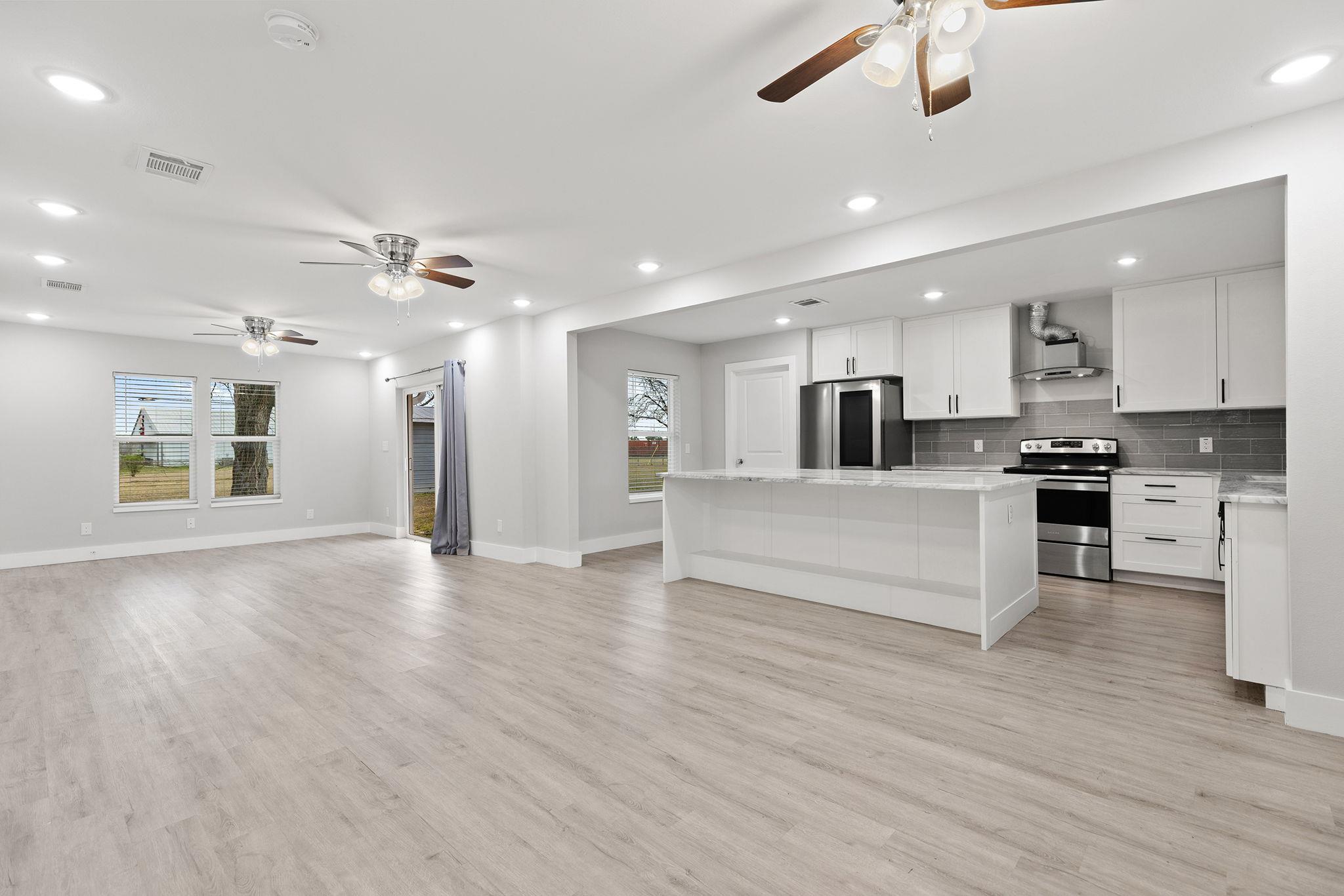 813 Central Ave, Elgin, TX 78621